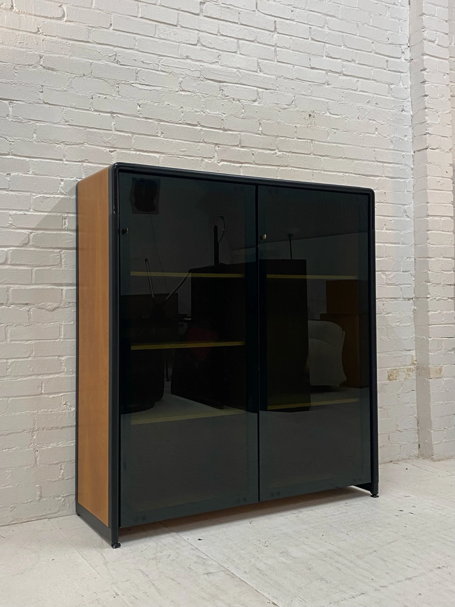 Mid century Unifor smoked glass Cabinet, 1980.