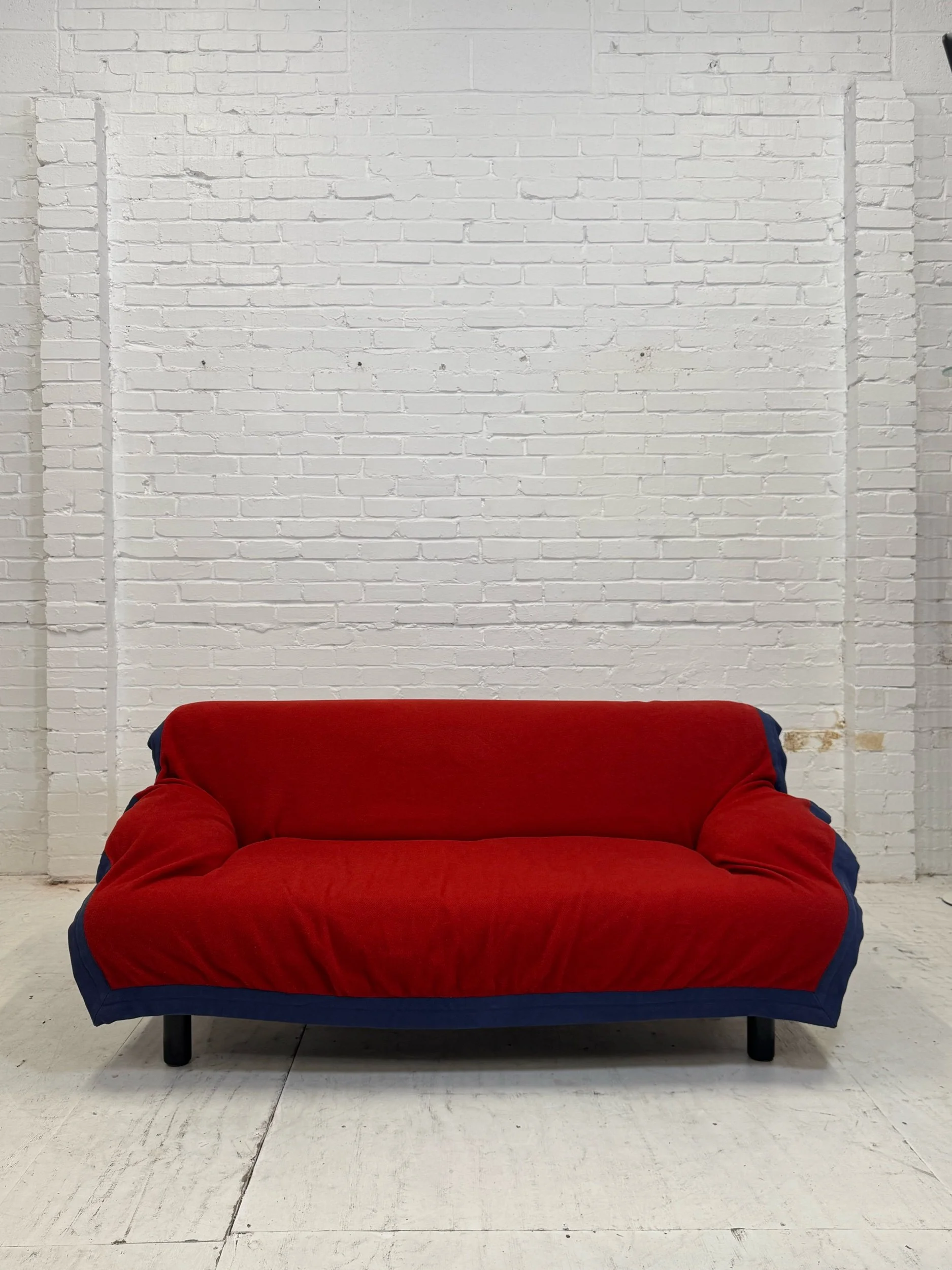 Vico Magistretti sofa, 1980s design. sold by OOW MID CENTURY FURNITURE.