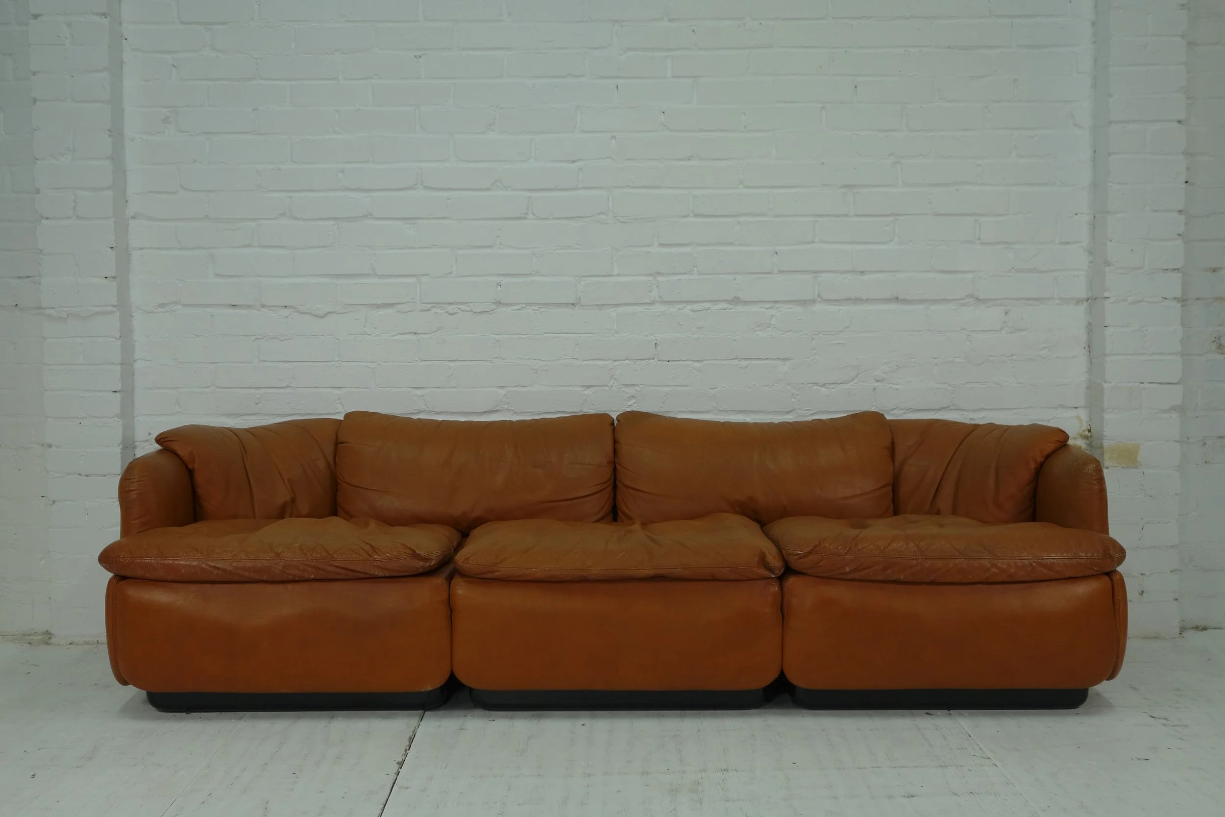 Confidential Sofa by Alberto Rosselli