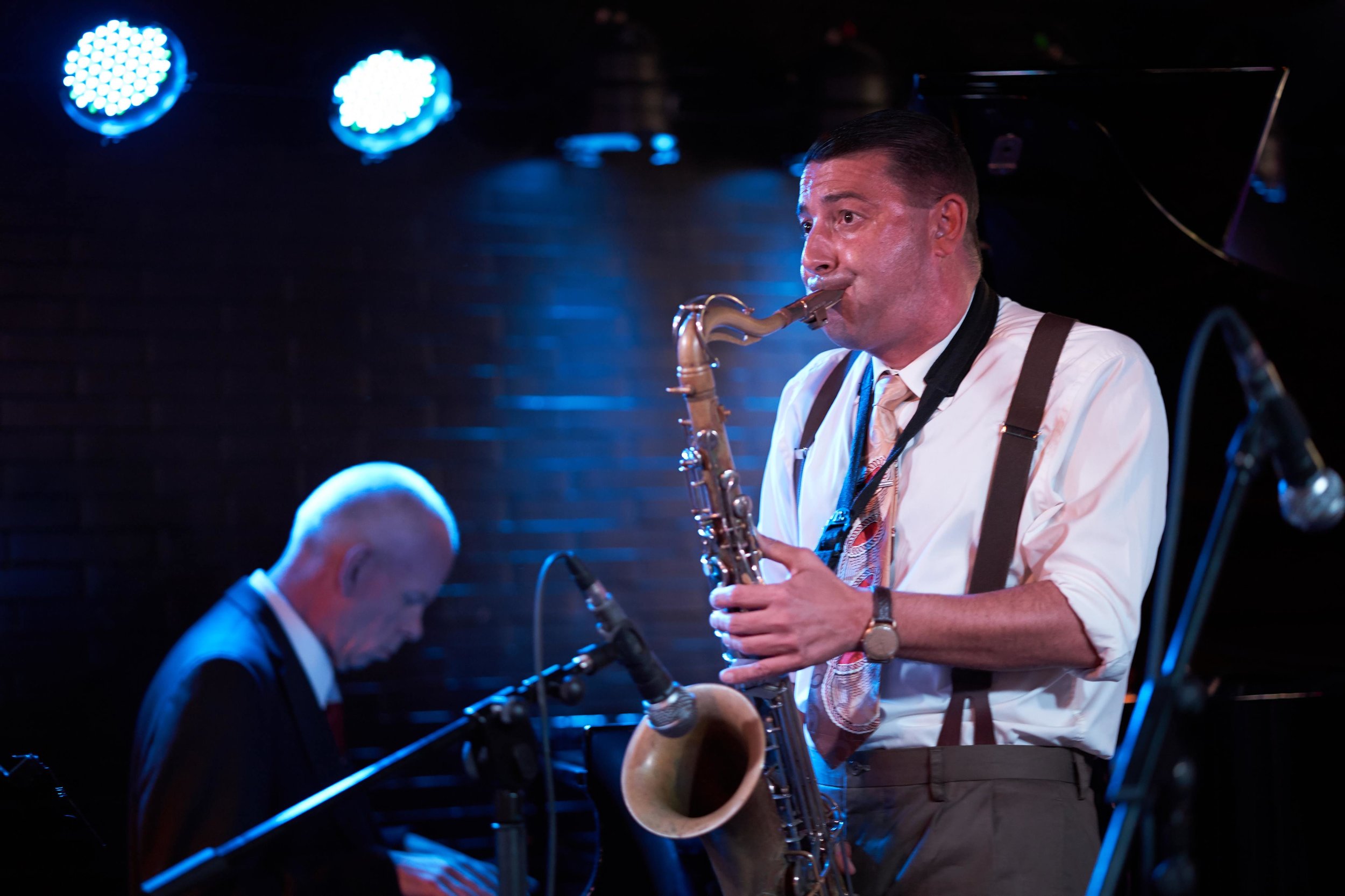 The other half of this Tenor Team was Enric Peidro . I had heard a lot about Enric, also being a sax player in the Valencia area, but never got the chance to hear him play. What another awesome player! Like Ray, full on swing and mega Sax tone. And on top of that, a nice bloke. The thing i really liked about this gig though, was that these two guys, although in the same genre, had such individual voices which played off each other. I tried to catch some video of the gig while taking photos ( I always seem to mess up one or the other if I try and do both, but think this came out ok), as I really wanted to just have a memory of these full on saxophone sounds. Please show support to these guys as this type of music is becoming harder and harder to see live, yet every time I talk to people in the public they are always so blown away by it, and want to hear more. It really doesn’t get the exposure it deserves.
