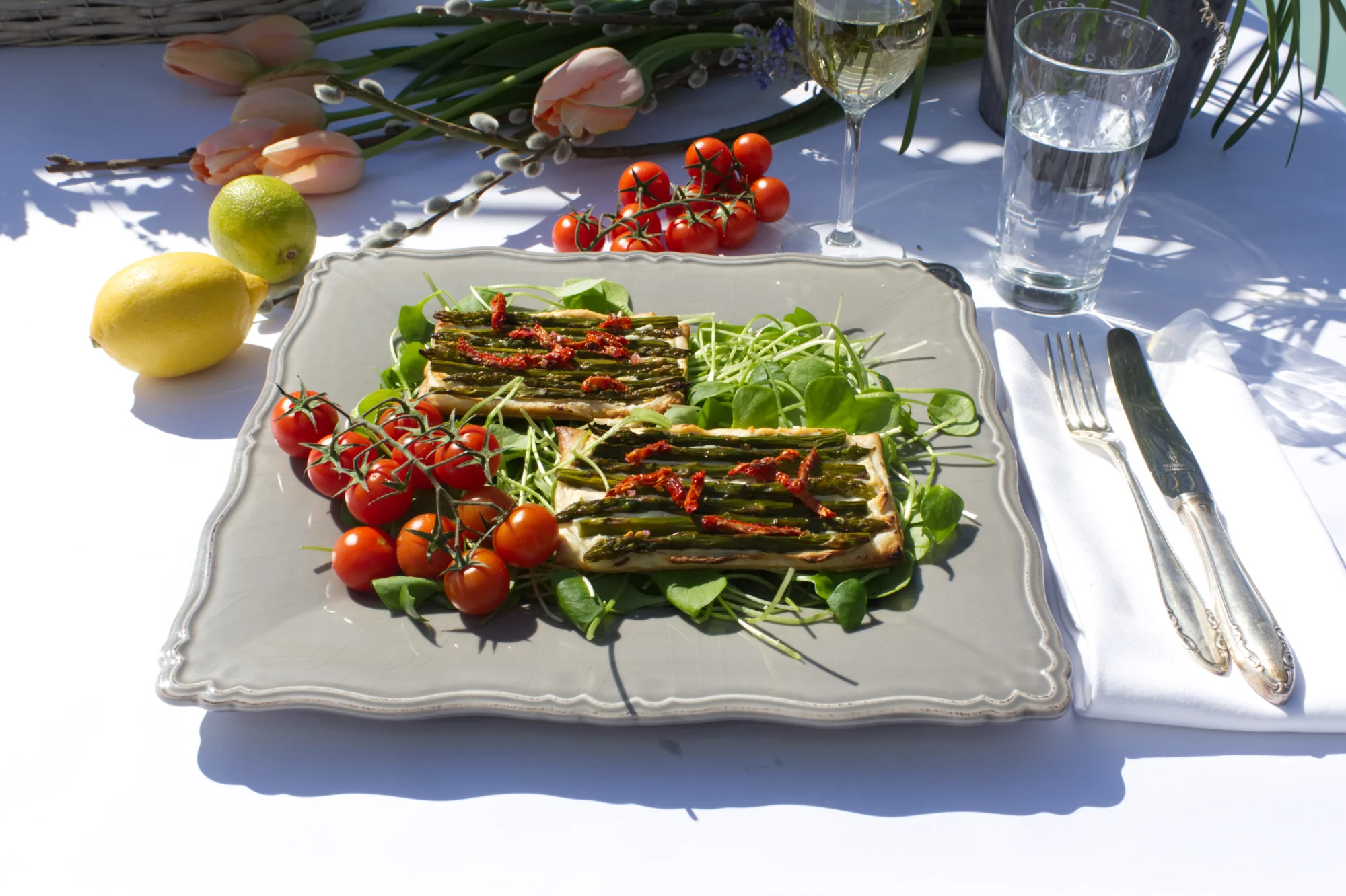 DER FRÜHLING IST DA! Spargel-Tarte mit Ricotta und Dörrtomaten