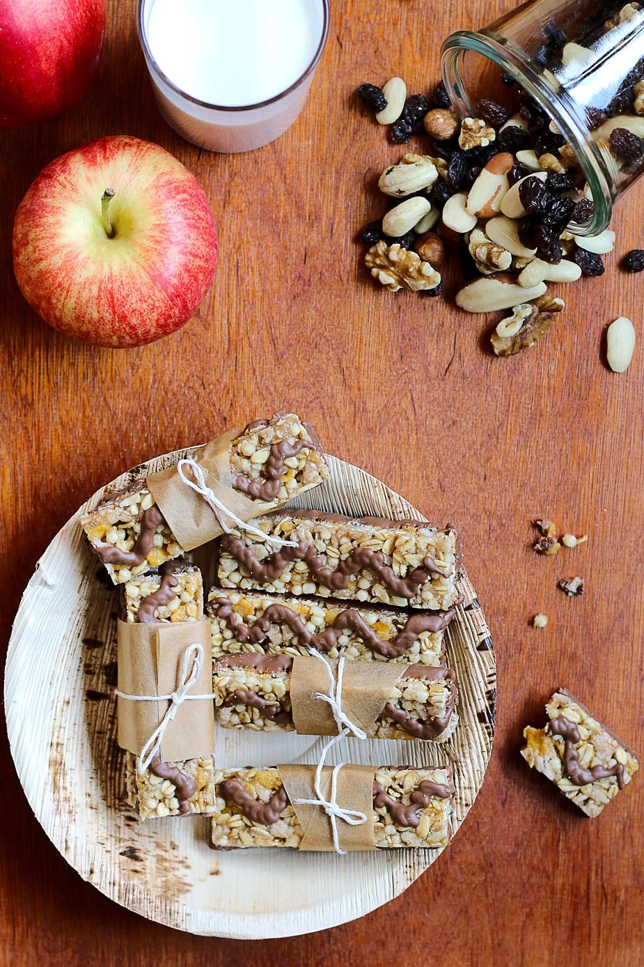 home-made-granola-and-muesli-bars_925x.jpg