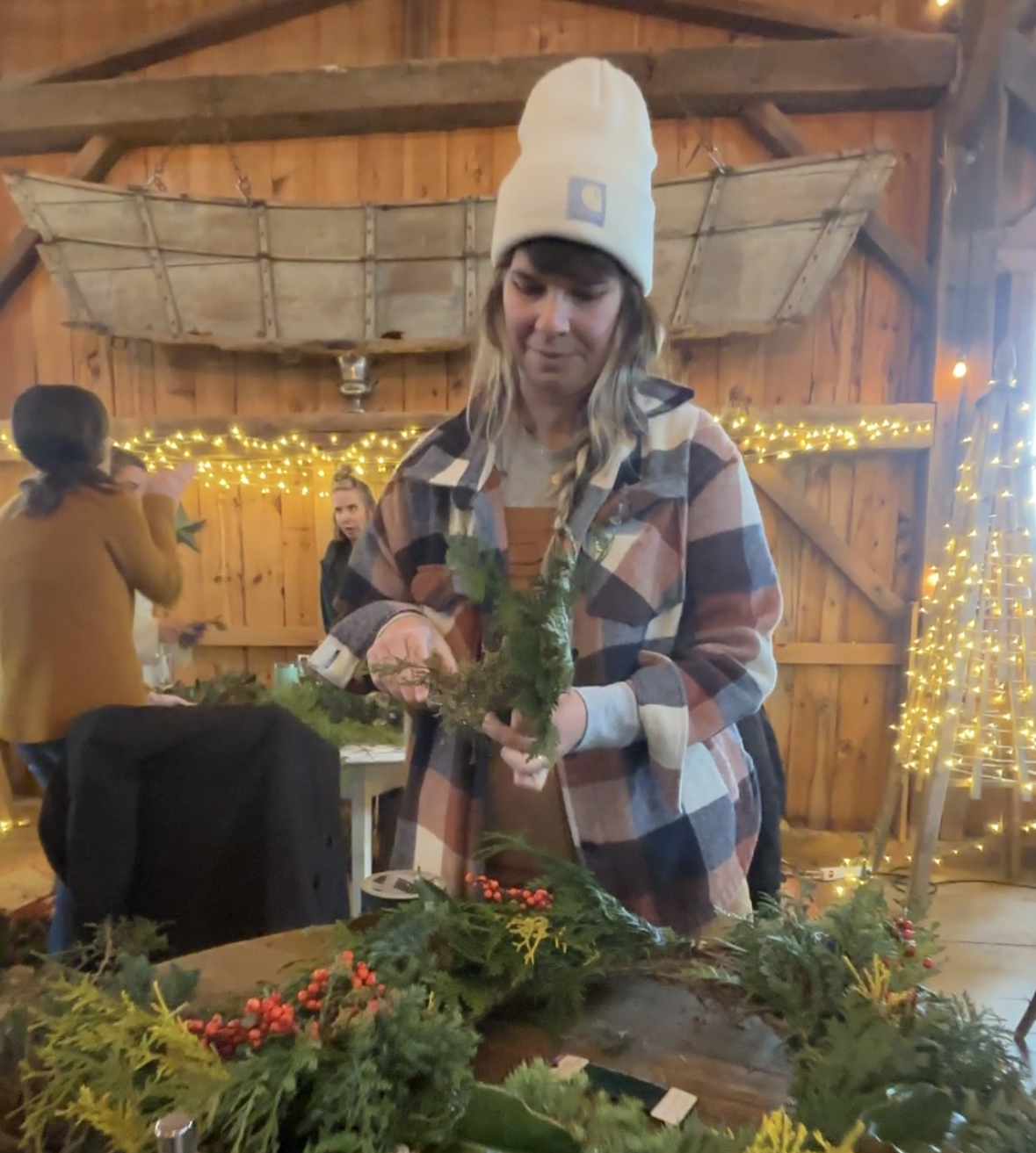 HolidayWreath_2.png