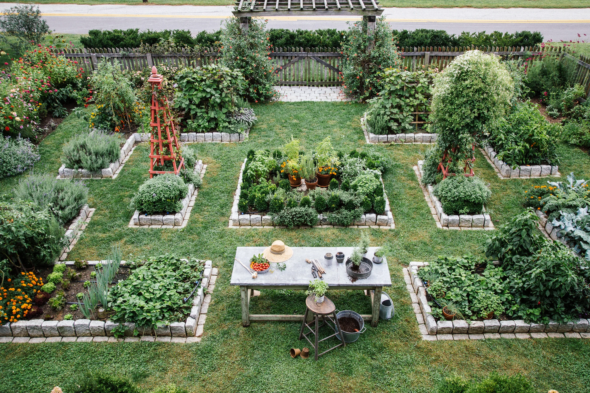 Norman_16030BHG_KitchenGarden_242_web.jpg