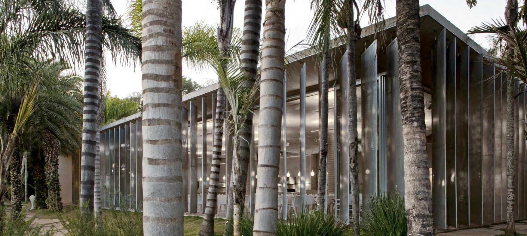 Restaurante Oiticica by Rizoma Arquitetura at the Inhotim Institute