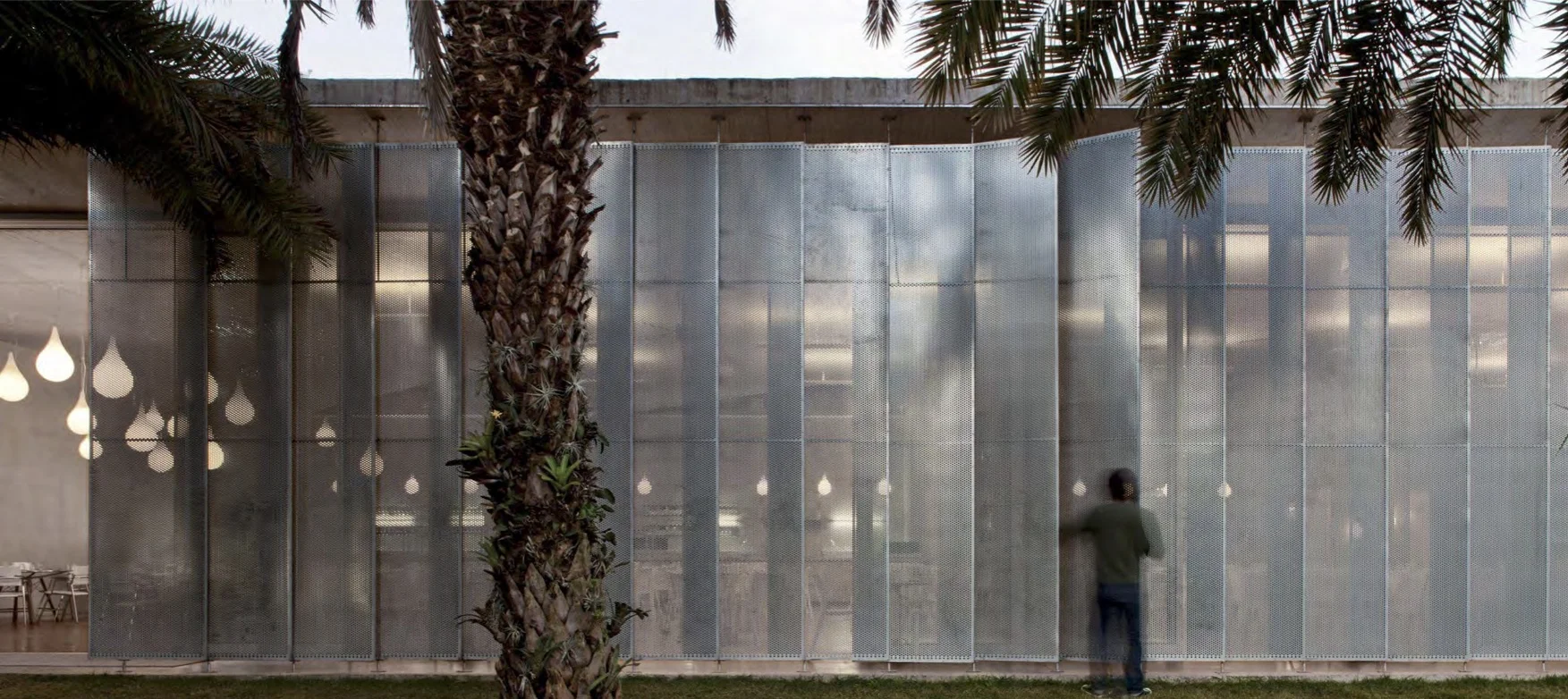 Restaurante Oiticica by Rizoma Arquitetura at the Inhotim Institute