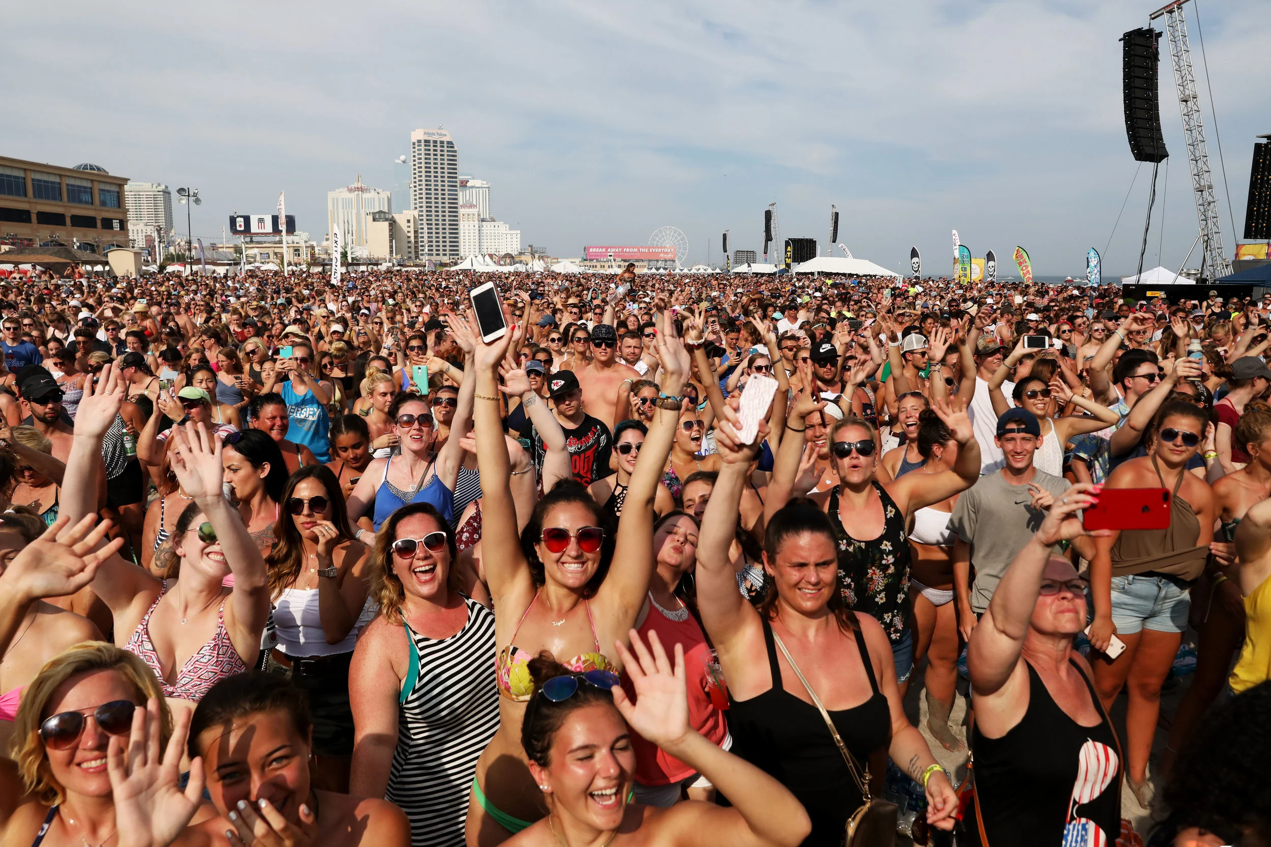 070218_nws_beachconcert13.JPG