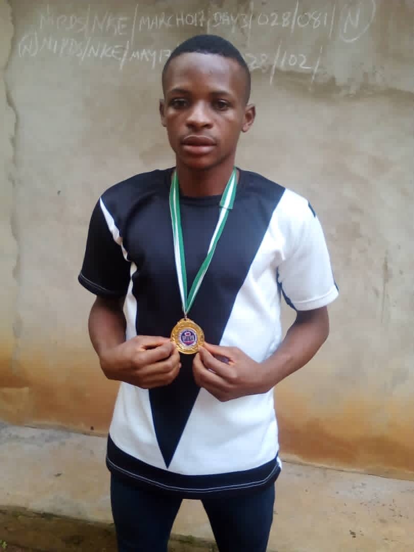 Posing with his Gold Medal from the 2018 National Mathematics Competition.