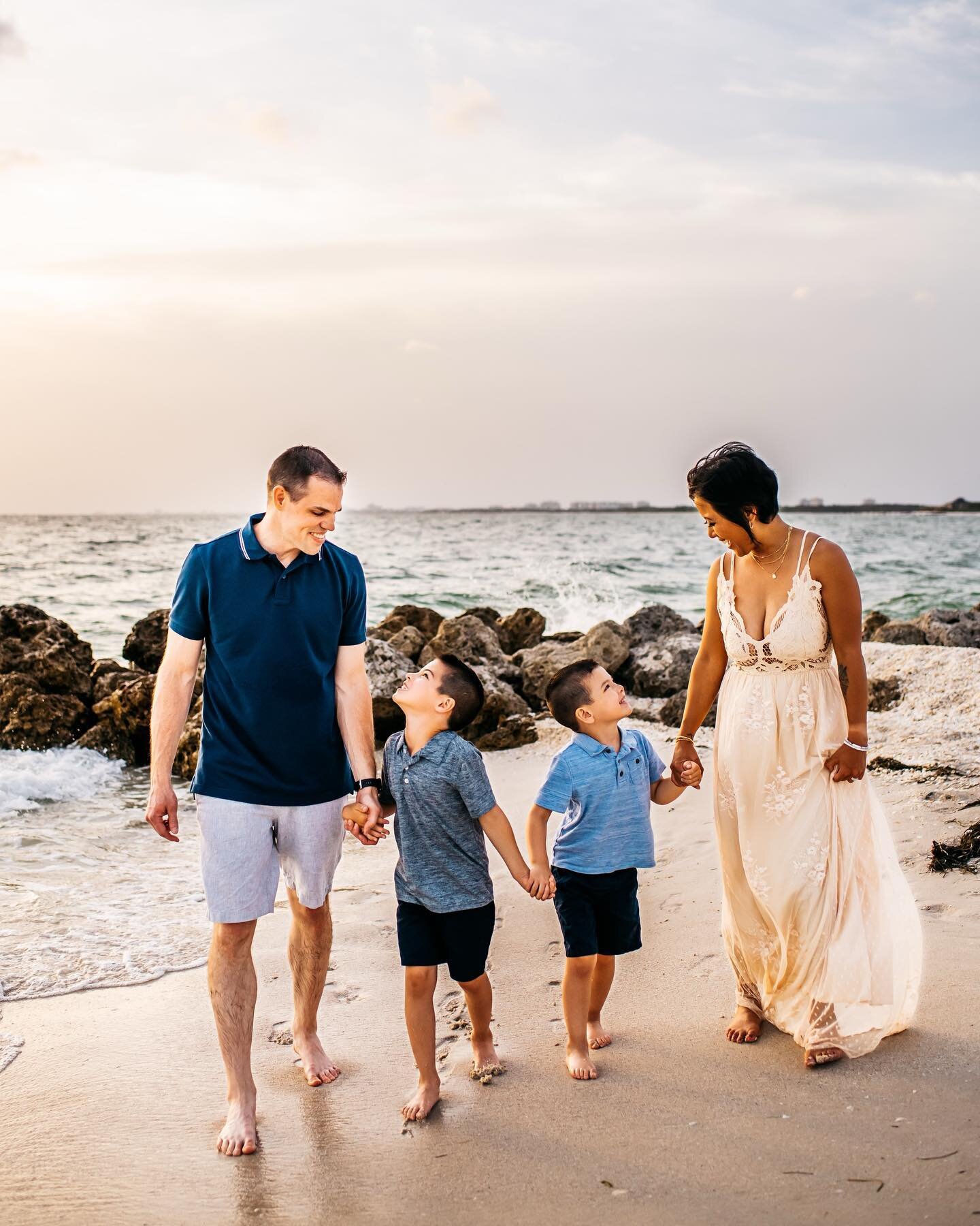 Family walks on the beach are my favorite 

#naplesphotographer #fortmyersphotographer #swflphotographer