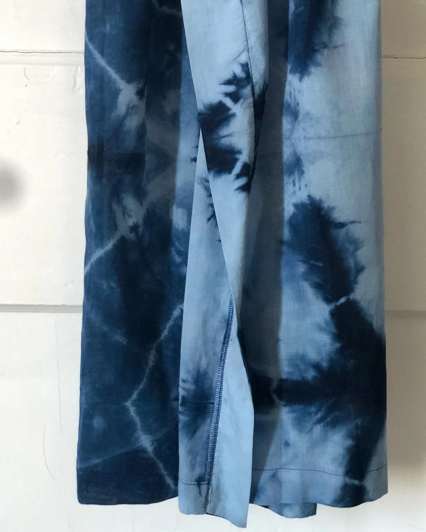 The devil is in the details

#shibori #handmade #madeintoronto #cotton #bougie