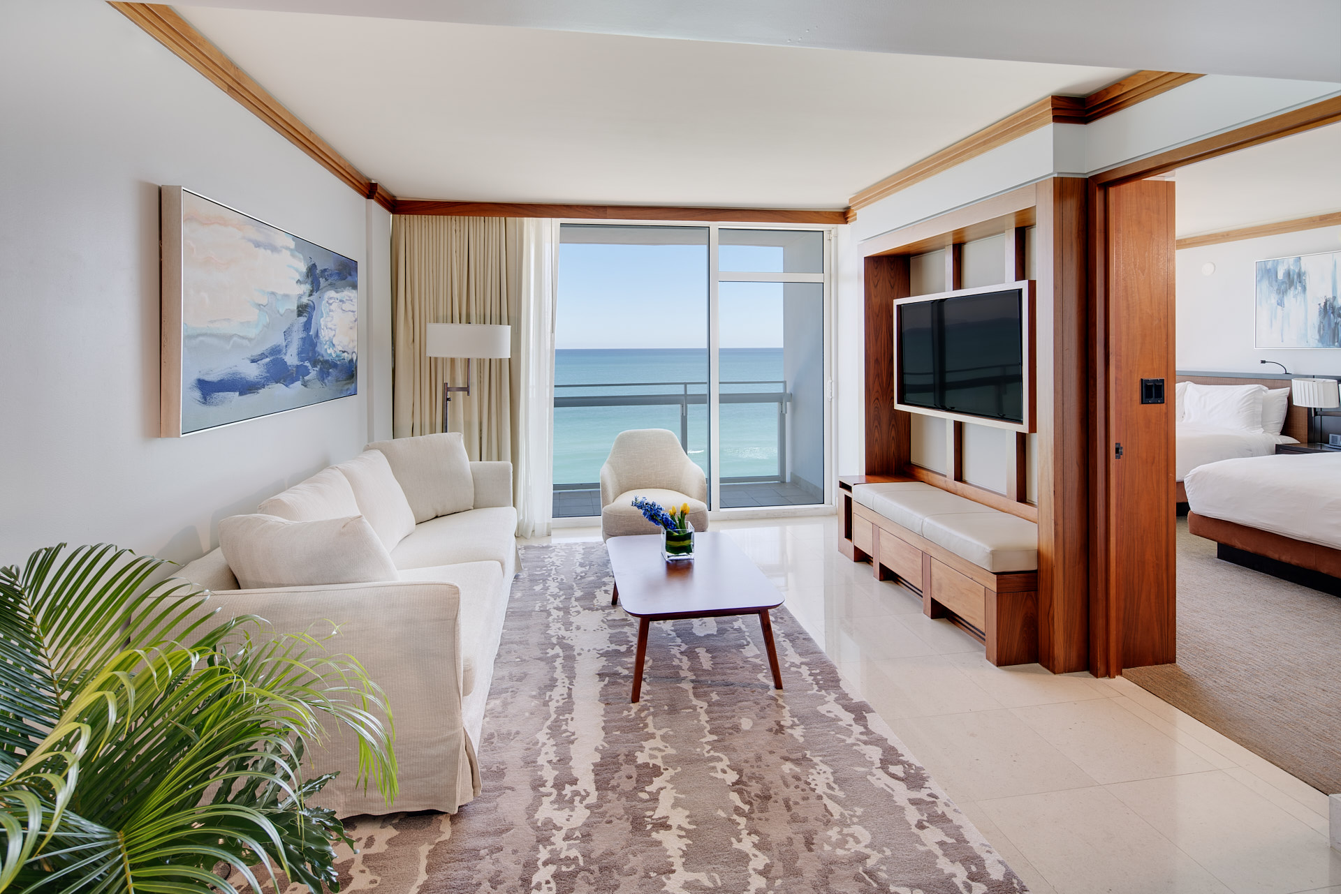 suite-oceanfront-double-balcony-living-room2.jpg