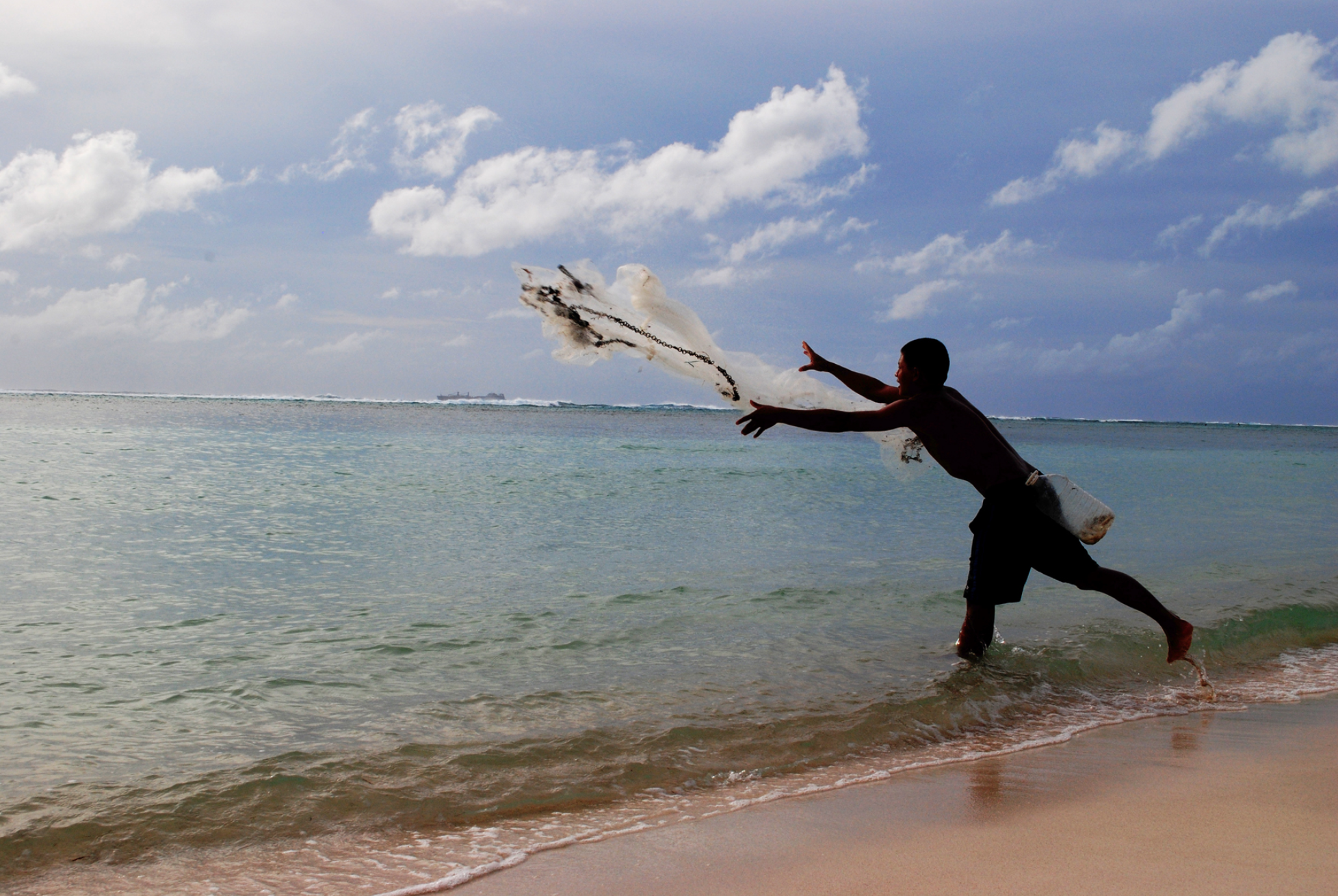 cast new throw, saipan CREDIT: Raquel C. Bagnol / coral reef image bank