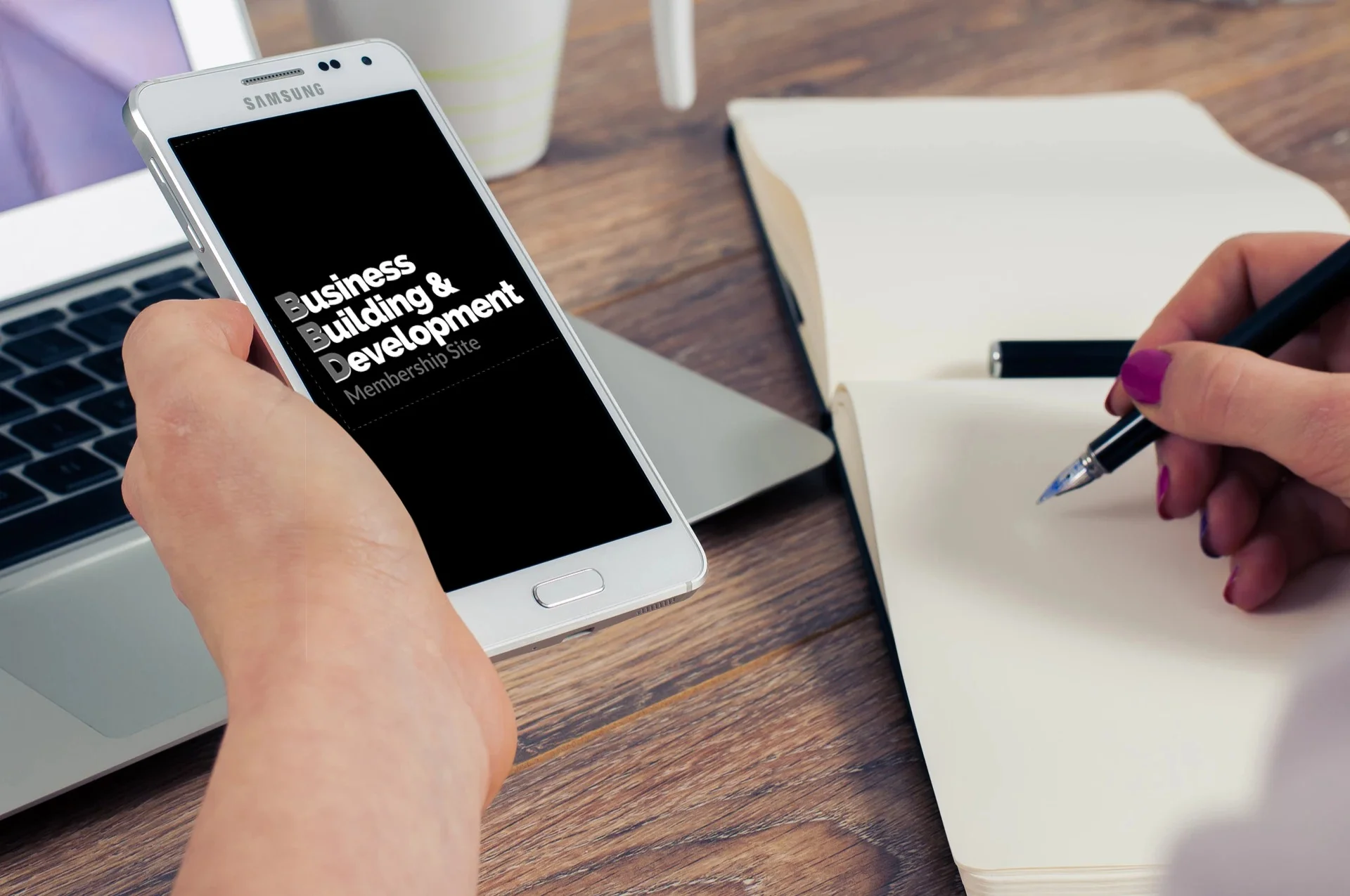 smartmockups_k07kvjey.jpg