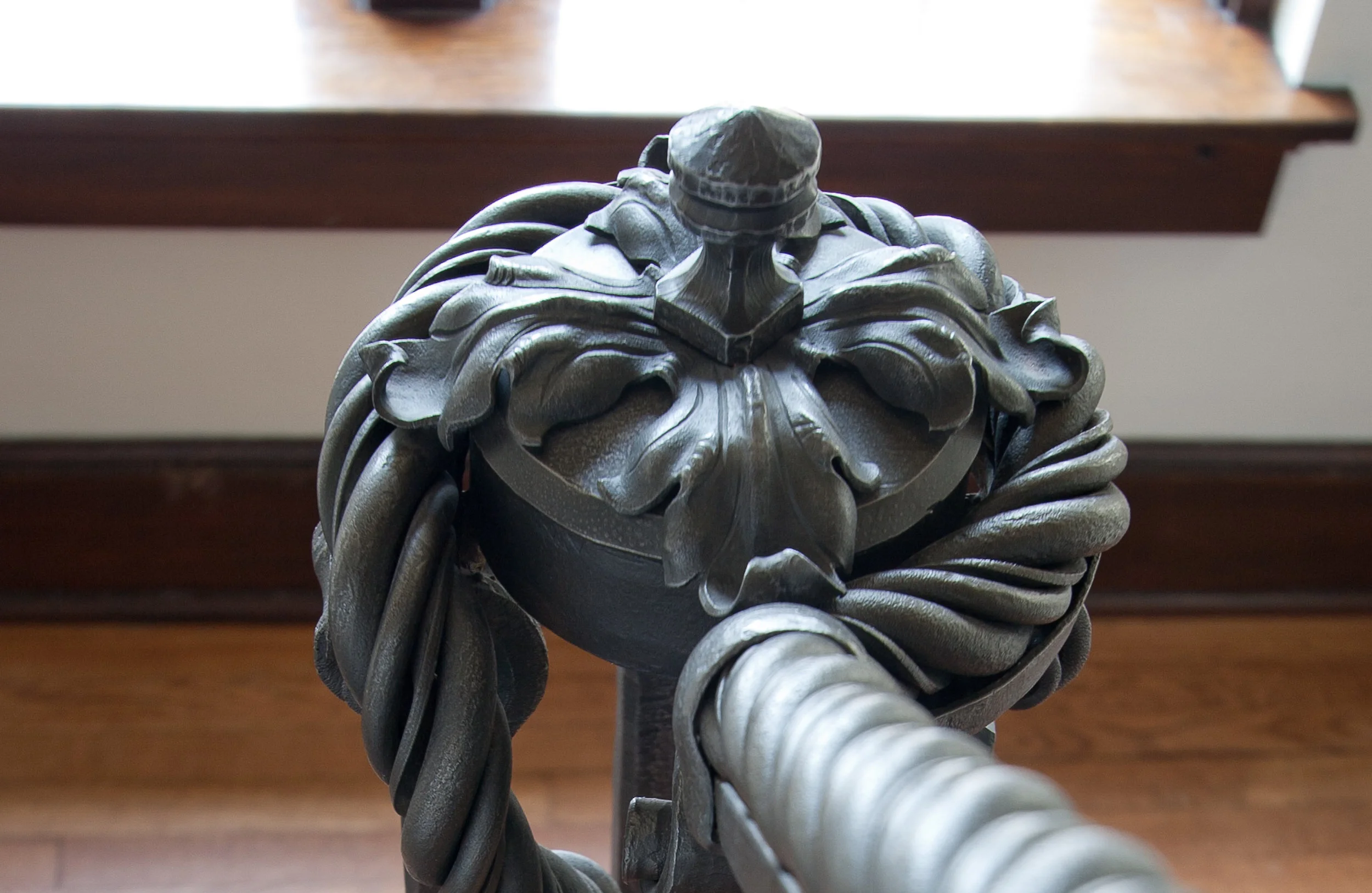 paquelet_front_detail_leaf.jpg