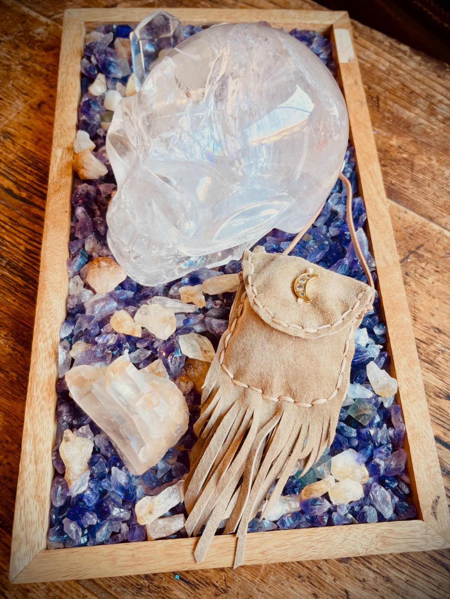 ✨ Medicine Bags ✨

There&rsquo;s something powerful about keeping what matters close.

A stone.
A prayer.
A written intention.
A small bundle of herbs.

Medicine bags are part of ritual
a way to carry your focus, your protection, your becoming.

Plac