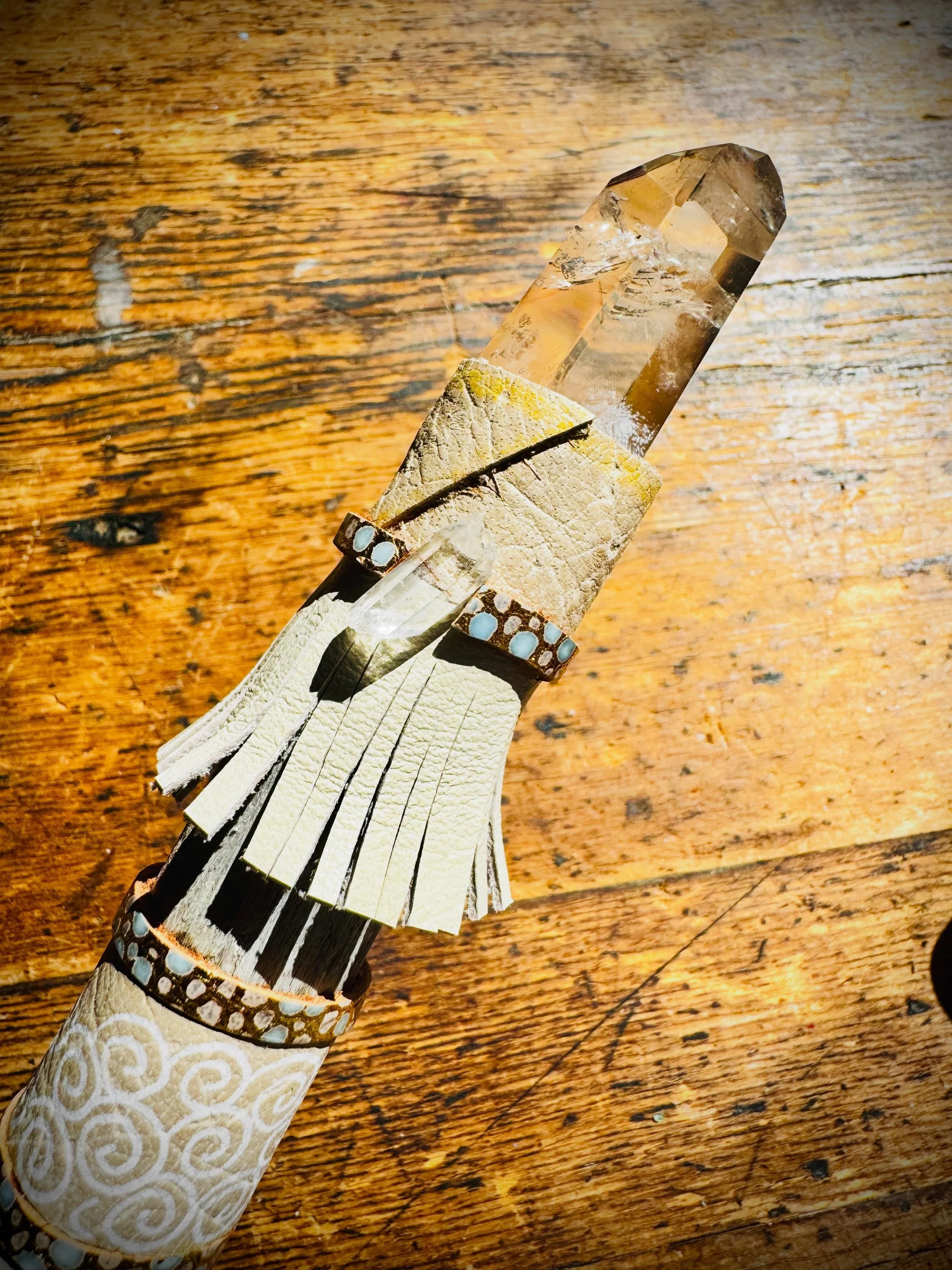 Quartz Crystal Wand by schehera_van_dyk 
✨
Abundance of Radiant Light. 
Reminding us of our sacred path. 
Walking with integrity, while remembering our highest vibration is within us, available for the deepest healing/clearing on all levels.
✨🤍✨
ava