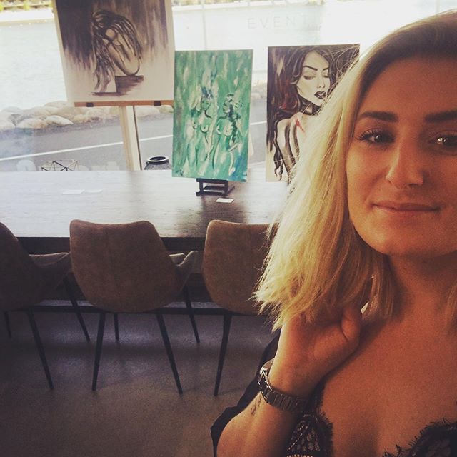 Come to my exhibition at RUM5 in J&ouml;nk&ouml;ping! I Will be here all day! 😄🎨 .
 #konstrundan2019 #svkonstrunda2019 #svkonstrunda #ninaparinorss .
.
.. . .......
#art🎨 #artbyninaparinorss #art #artbyme #konst #konstverk #artbynina #ninaparinors