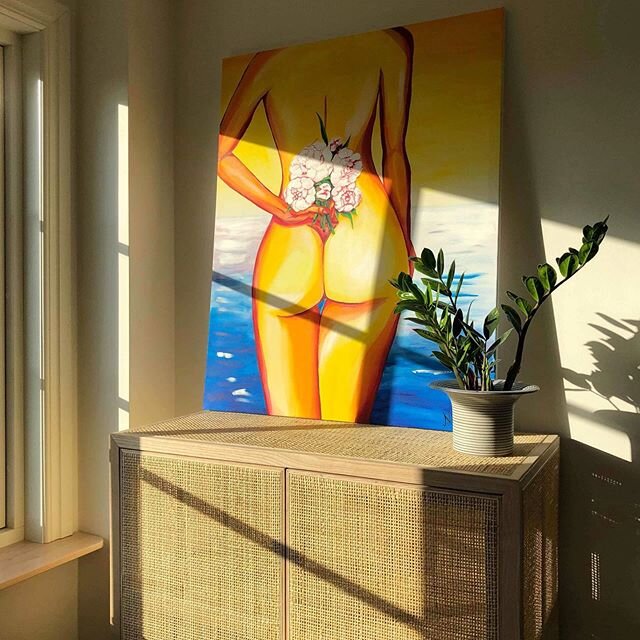 Thankful, painted in 2018 have found a perfect spot in her new home. 😍 🎨 .......
.....
.....
.....
.....
#art🎨 #artbyninaparinorss #art #artbyme #konst #konstverk #artbynina #ninaparinorss #kvinna #women #nude #acrylicpainting #acryl #frames #abst