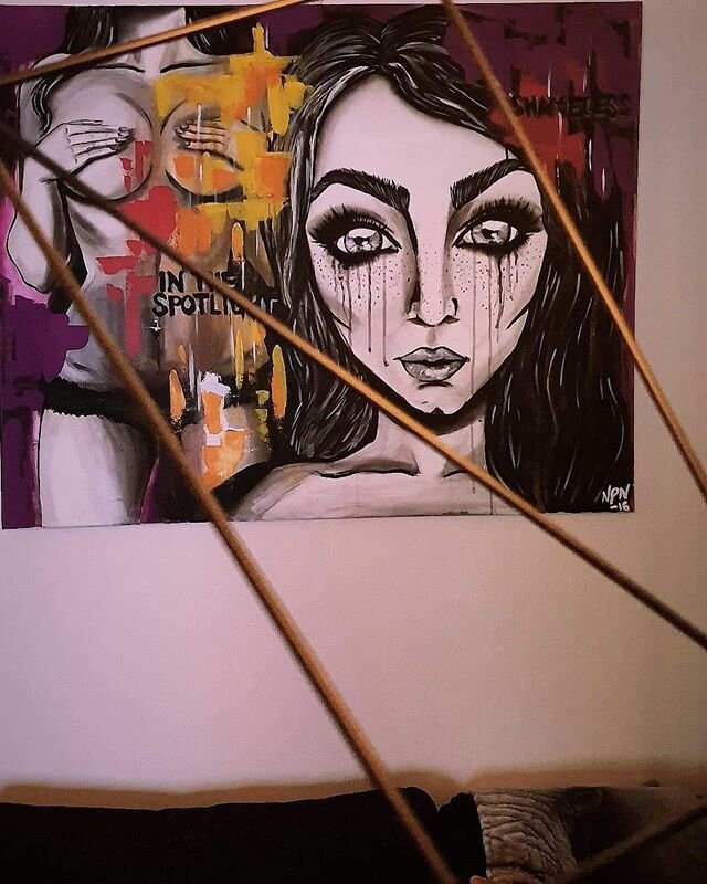 Fame painted in 2016 has been hung up on the wall by her new owner 😍🎨 .......
.....
.....
.....
.....
#art🎨 #artbyninaparinorss #art #artbyme #konst #konstverk #artbynina #ninaparinorss #kvinna #women #nude #acrylicpainting #acryl #frames #abstrac