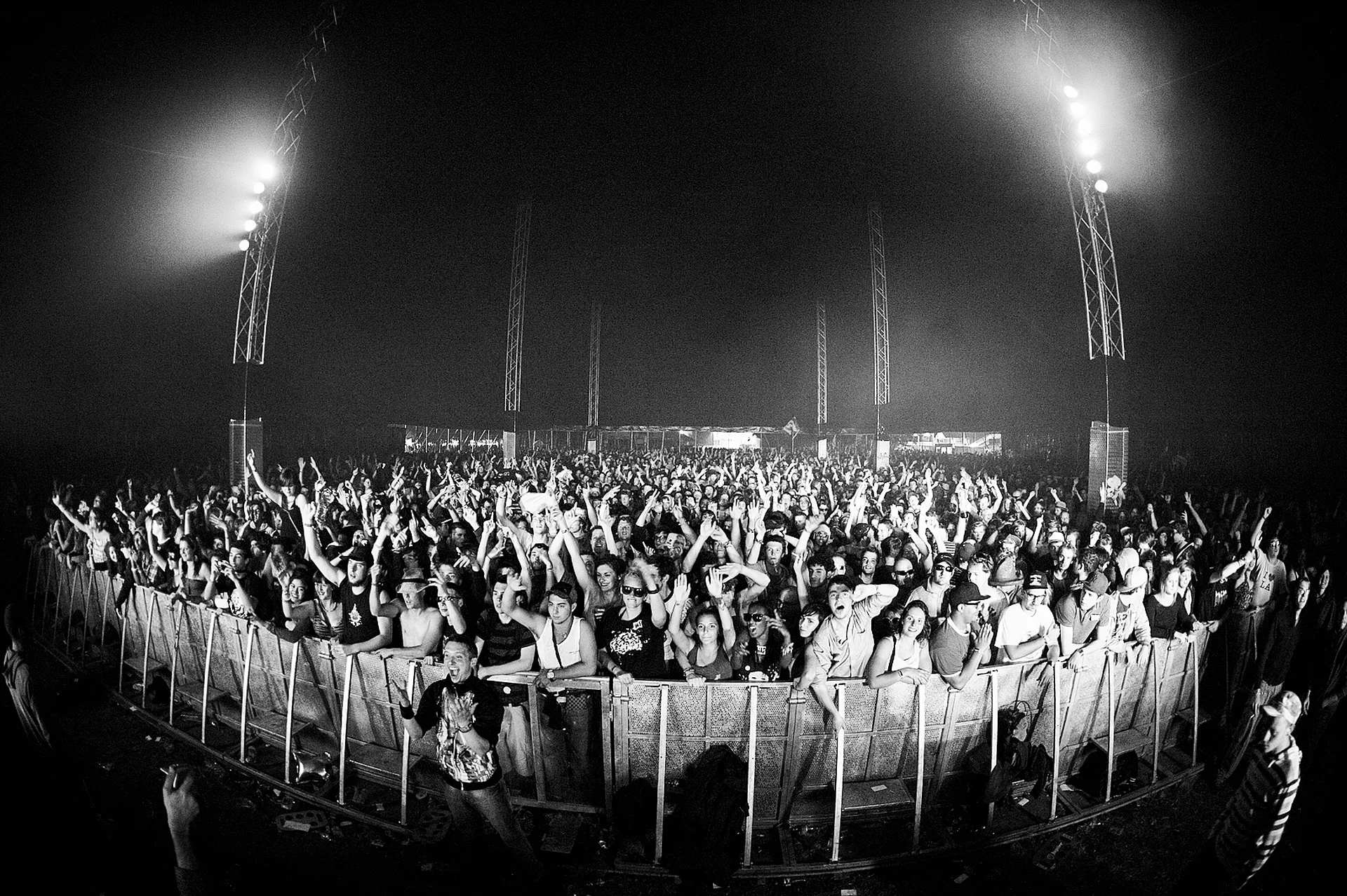 CROWD.jpg