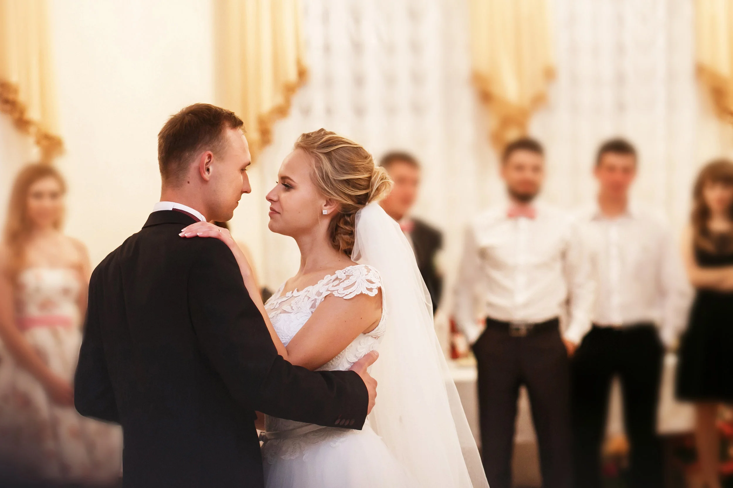 wedding dancers2.jpg