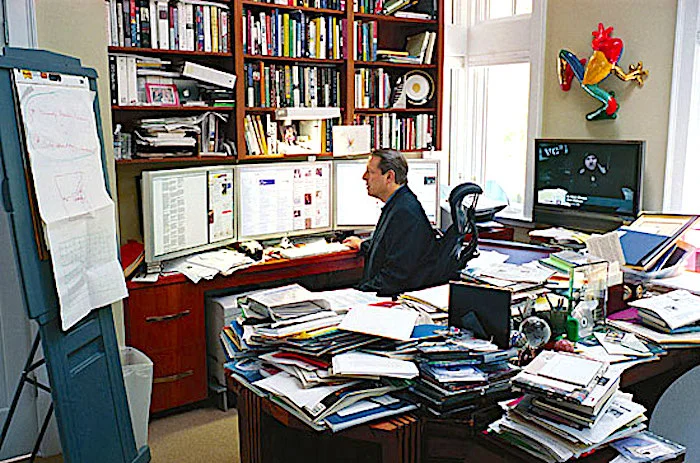 al-gore-messy-desk-2.jpg