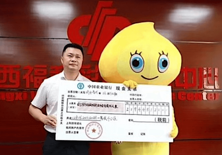 Lottery winner secretly hides $31 million jackpot from his wife and child - here's why