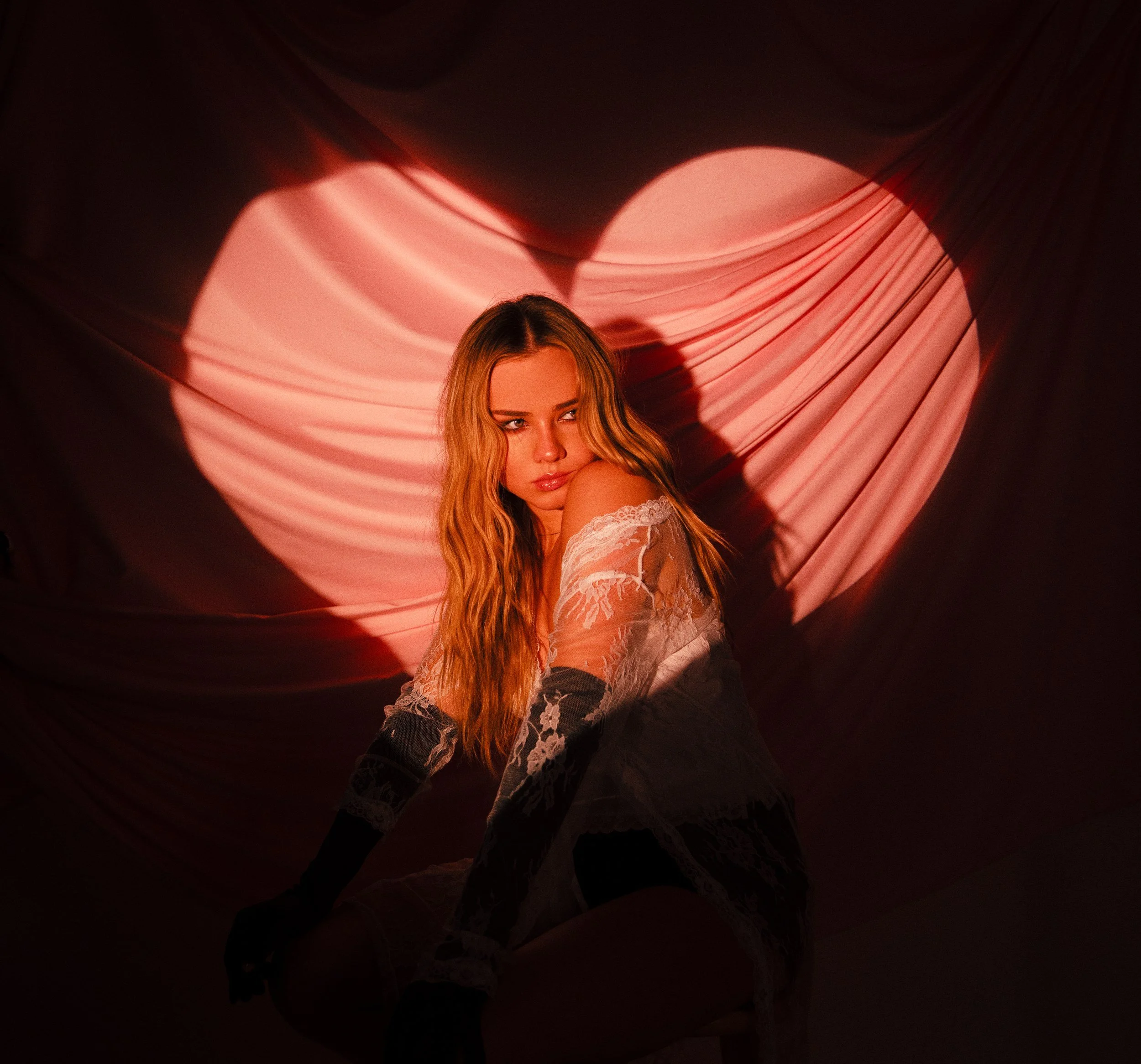 Cate Tomlinson // Artist Photos