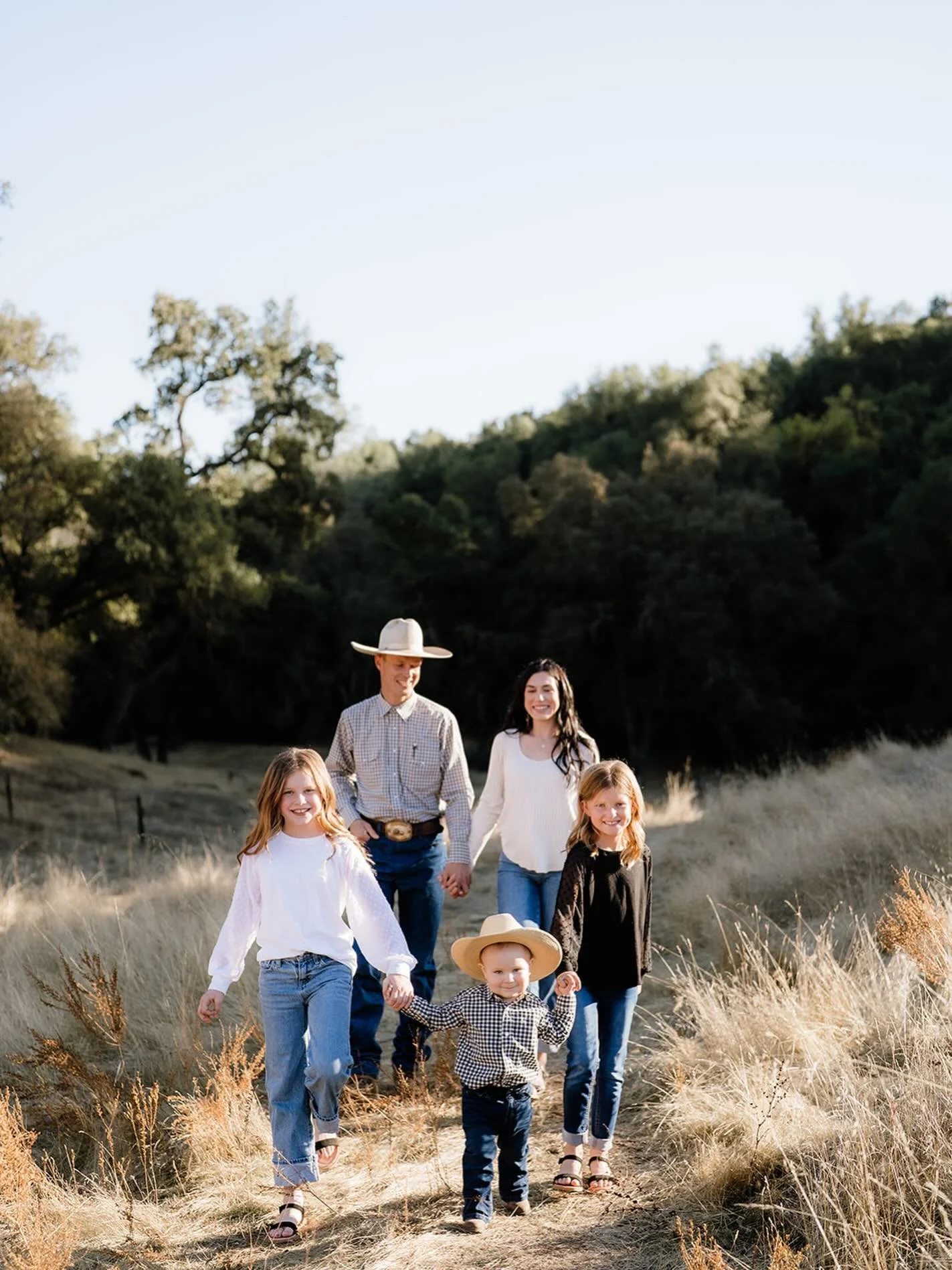 Yeah, it is the daily posting to increase that algorithm because I am famously bad about posting. Fall Gift Card sale going now until the end of the month or whenever they sell out first! Link to buy is stories and highlights. 100$ off regular sessio