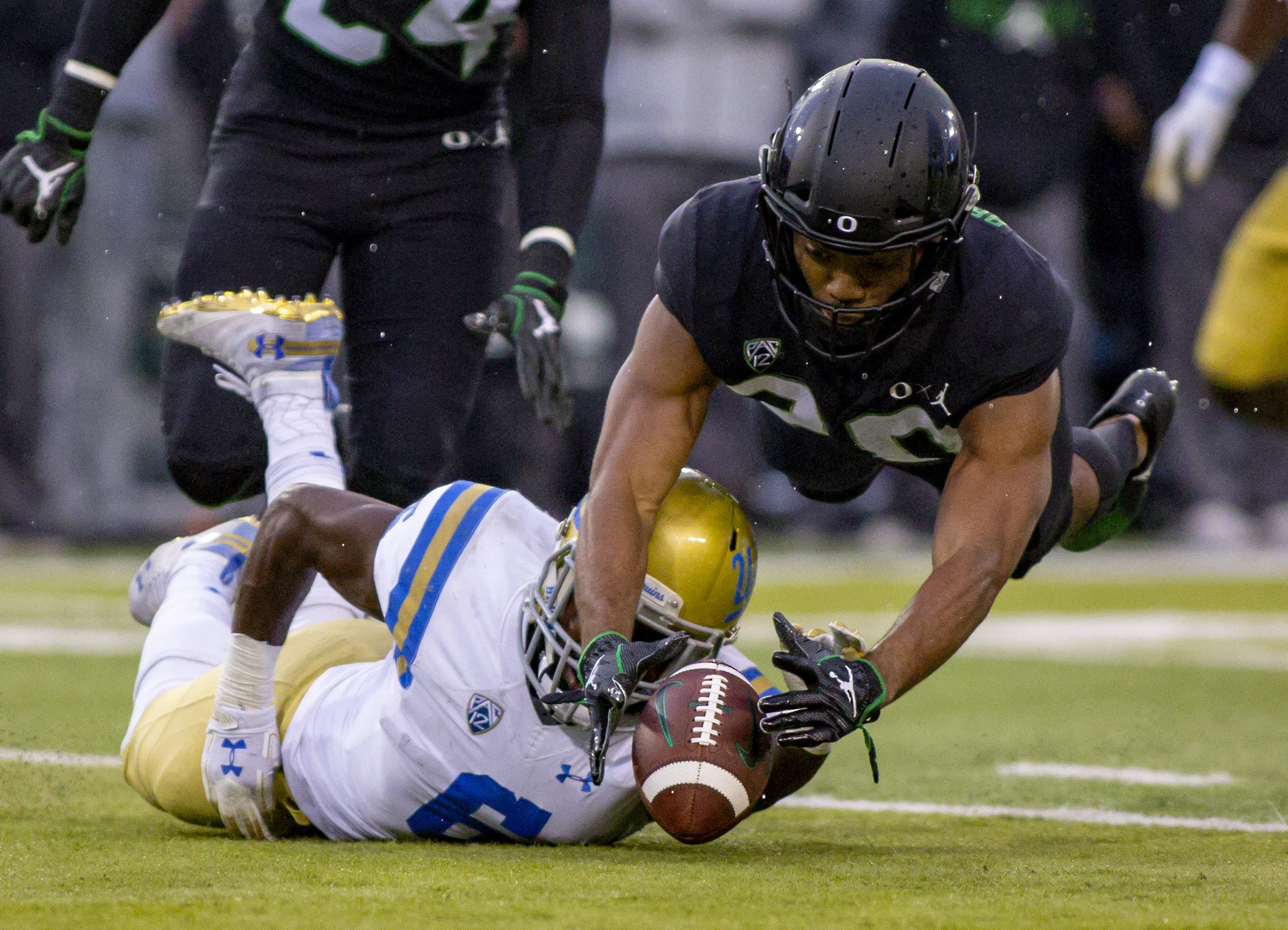  Oregon running back Tony Brooks-James (20) dives to catch a punt return fumbled by UCLA defensive back Adarius Pickett (6) recovering the ball on the Bruins 11 yard line. The Oregon Ducks lead the UCLA Bruins 21 to seven at halftime at Autzen Stadiu