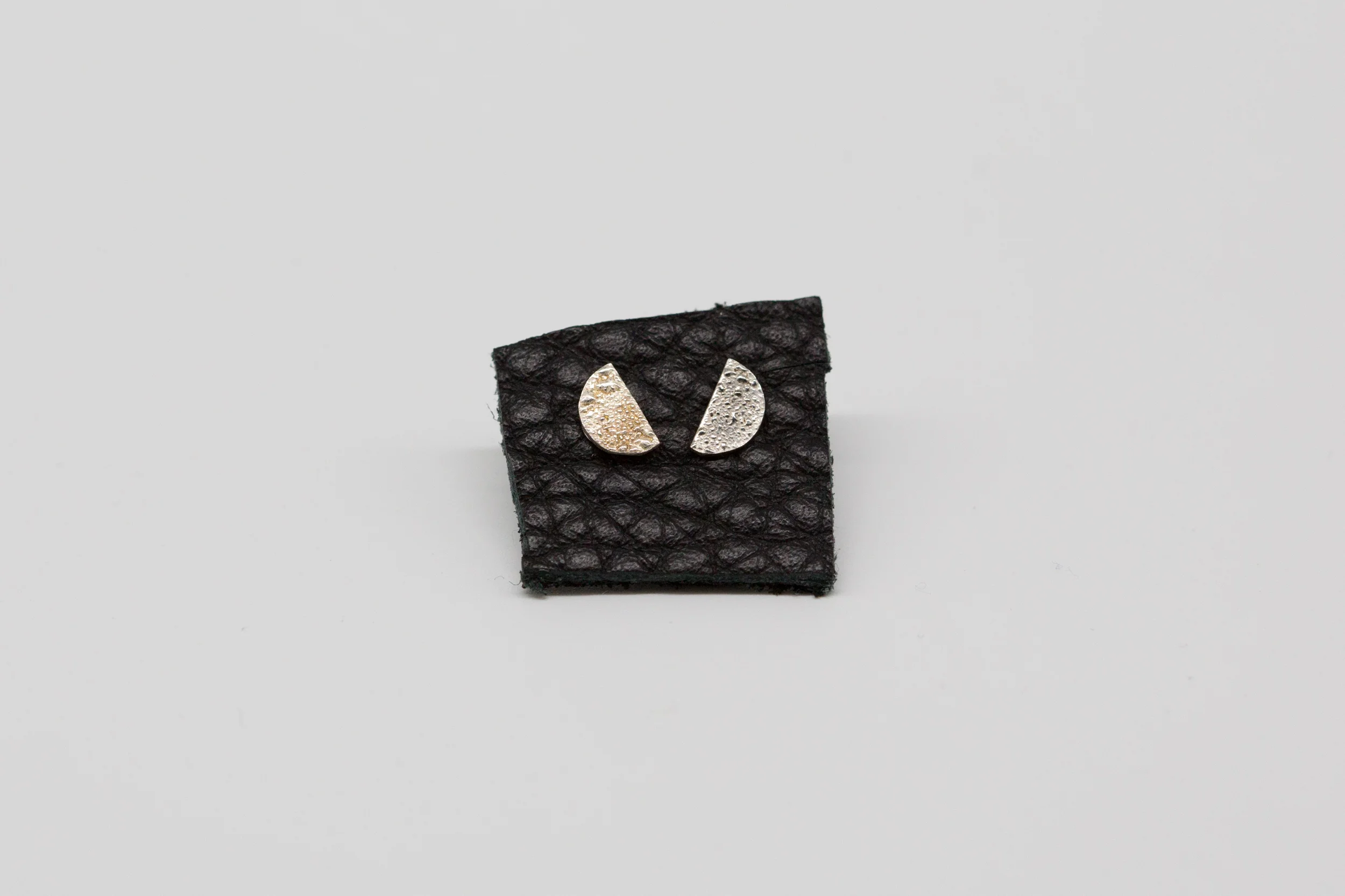 Reticulated Mini Moon Posts