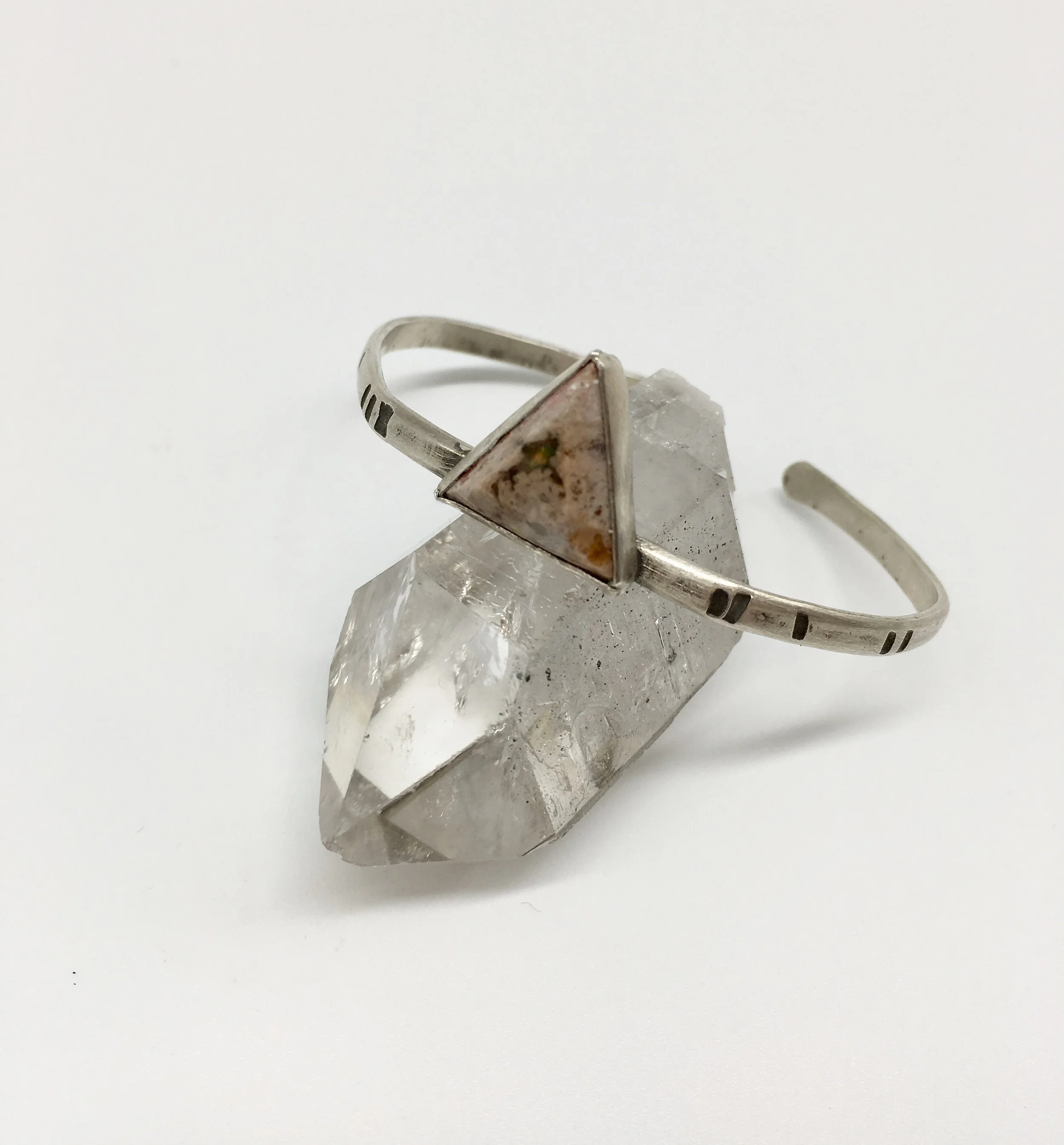 Opal Piramidé Cuff