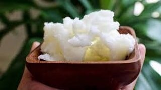 #funfactfriday Shea butter aids in the skin&rsquo;s natural collagen production. Collagen is what helps give skin its elasticity or &quot;snap-back&quot;. With long-term use, many people report skin softening and strengthening as well as wrinkle redu