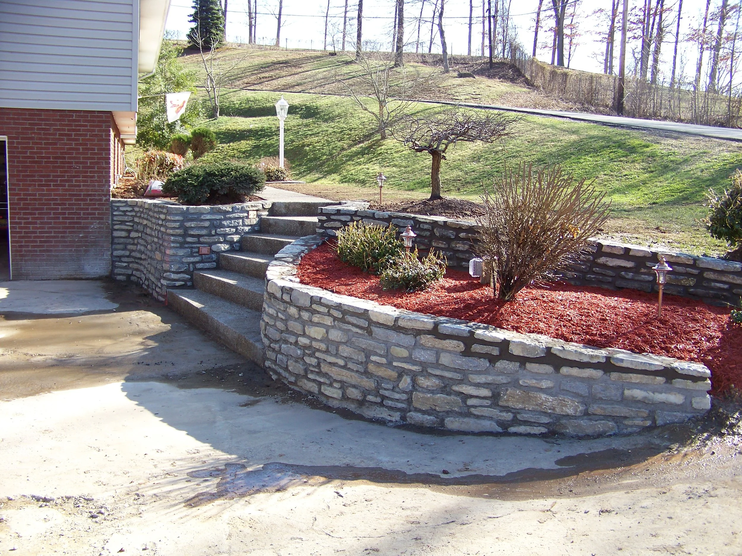 Stone retaining wall