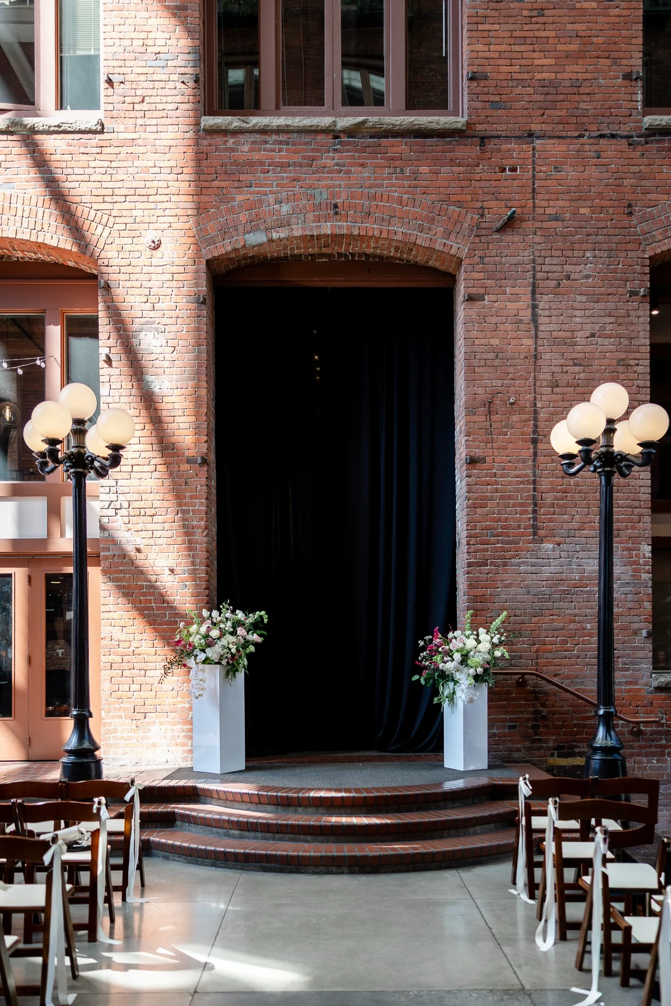 Europa-Court-in-the-Square-Seattle-Wedding-Sarah-Campo-Photography-143.jpg