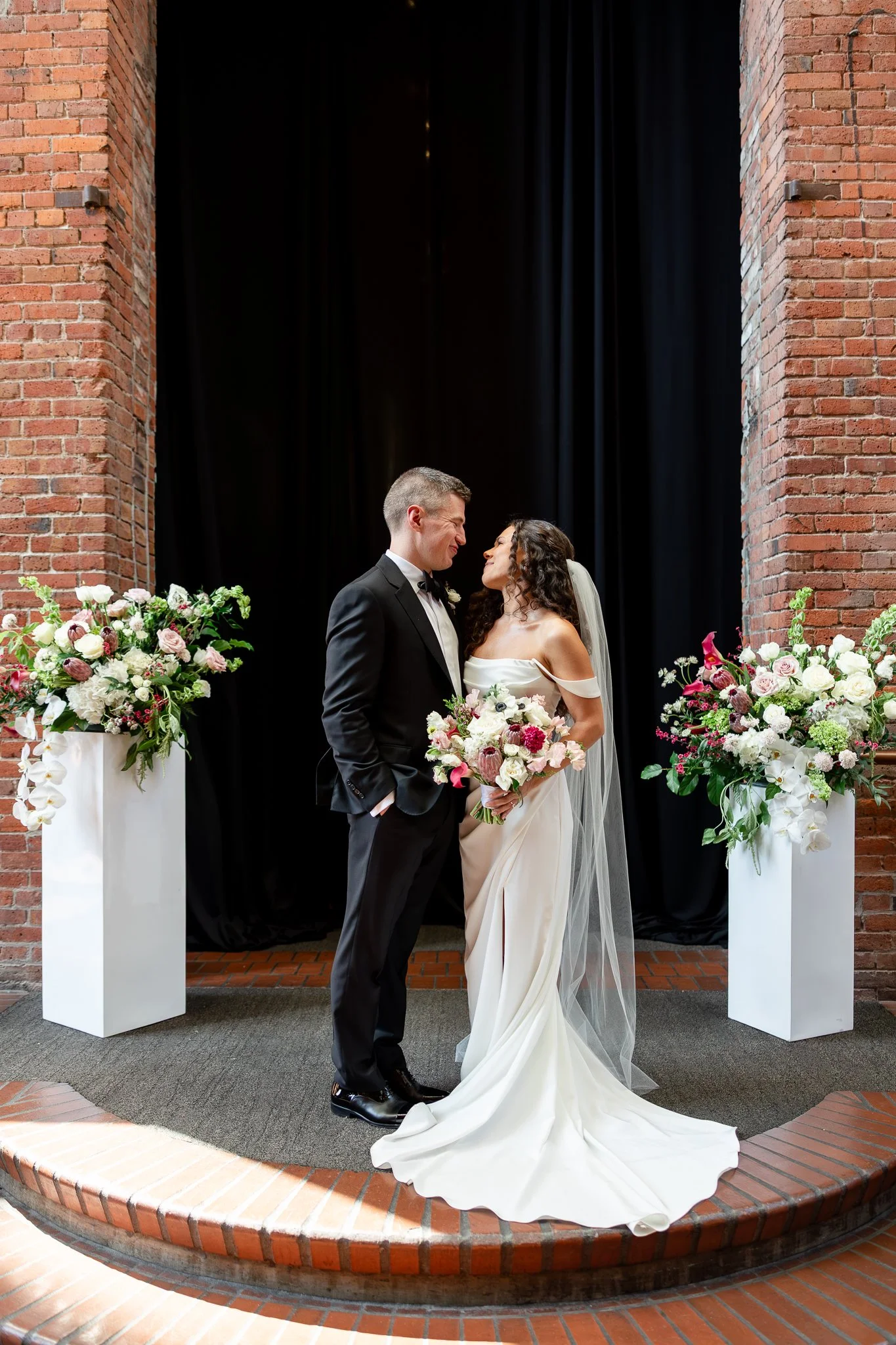 Europa-Court-in-the-Square-Seattle-Wedding-Sarah-Campo-Photography-128.jpg