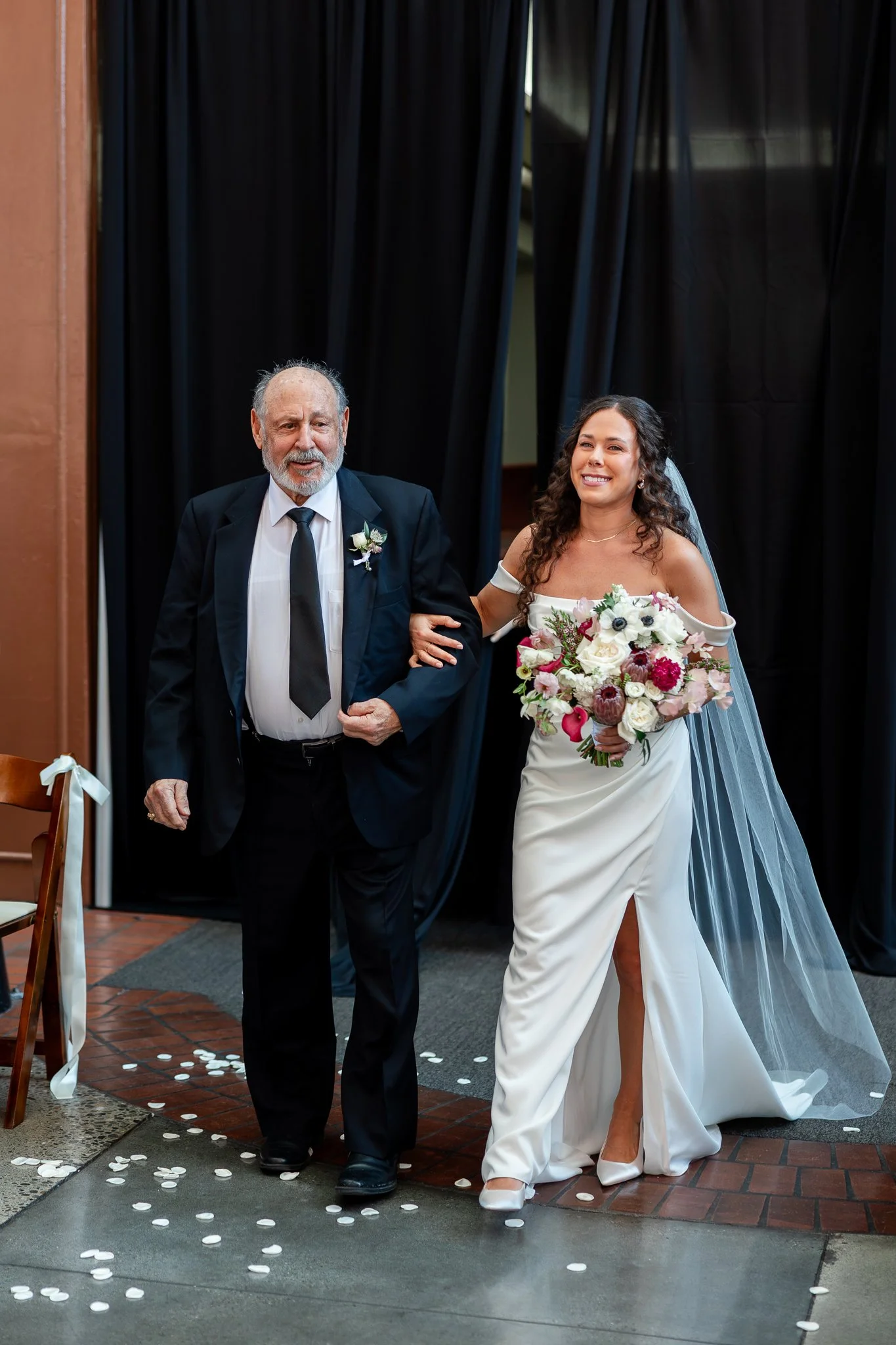 Europa-Court-in-the-Square-Seattle-Wedding-Sarah-Campo-Photography-191.jpg