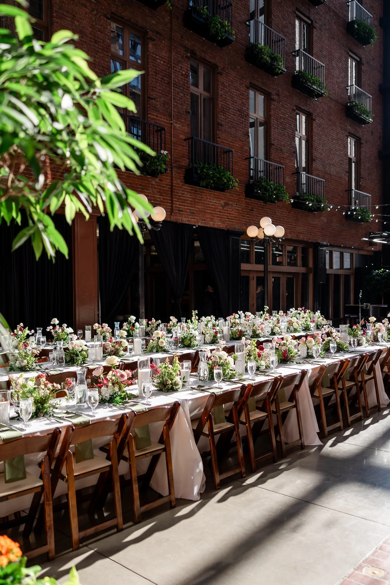 Europa-Court-in-the-Square-Seattle-Wedding-Sarah-Campo-Photography-289.jpg