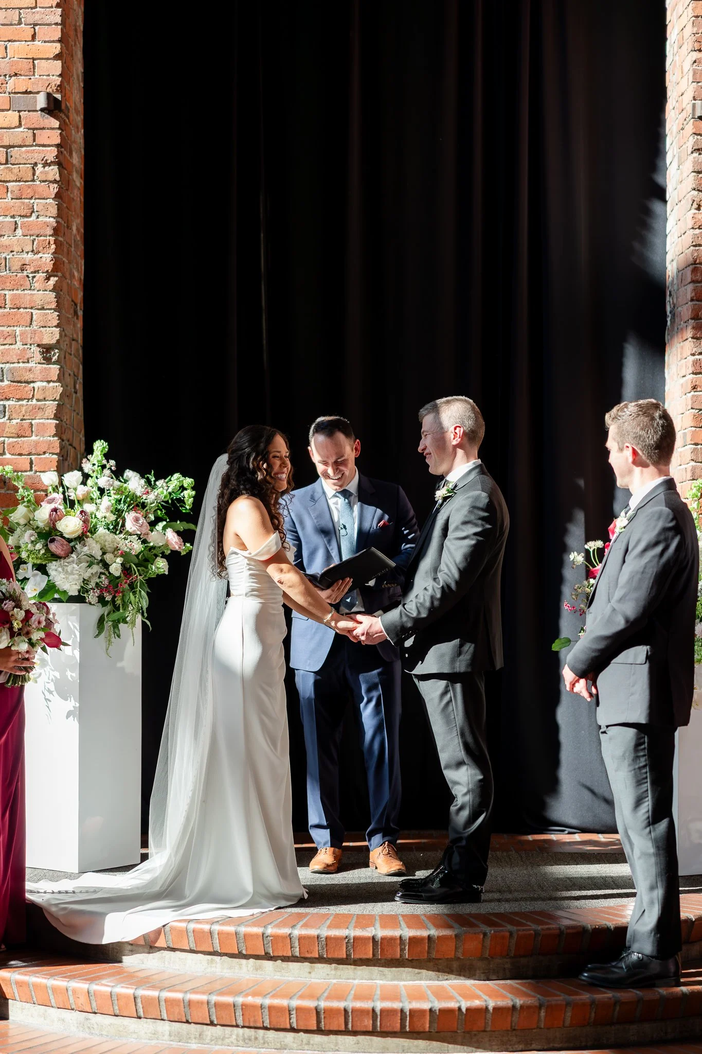 Europa-Court-in-the-Square-Seattle-Wedding-Sarah-Campo-Photography-209.jpg