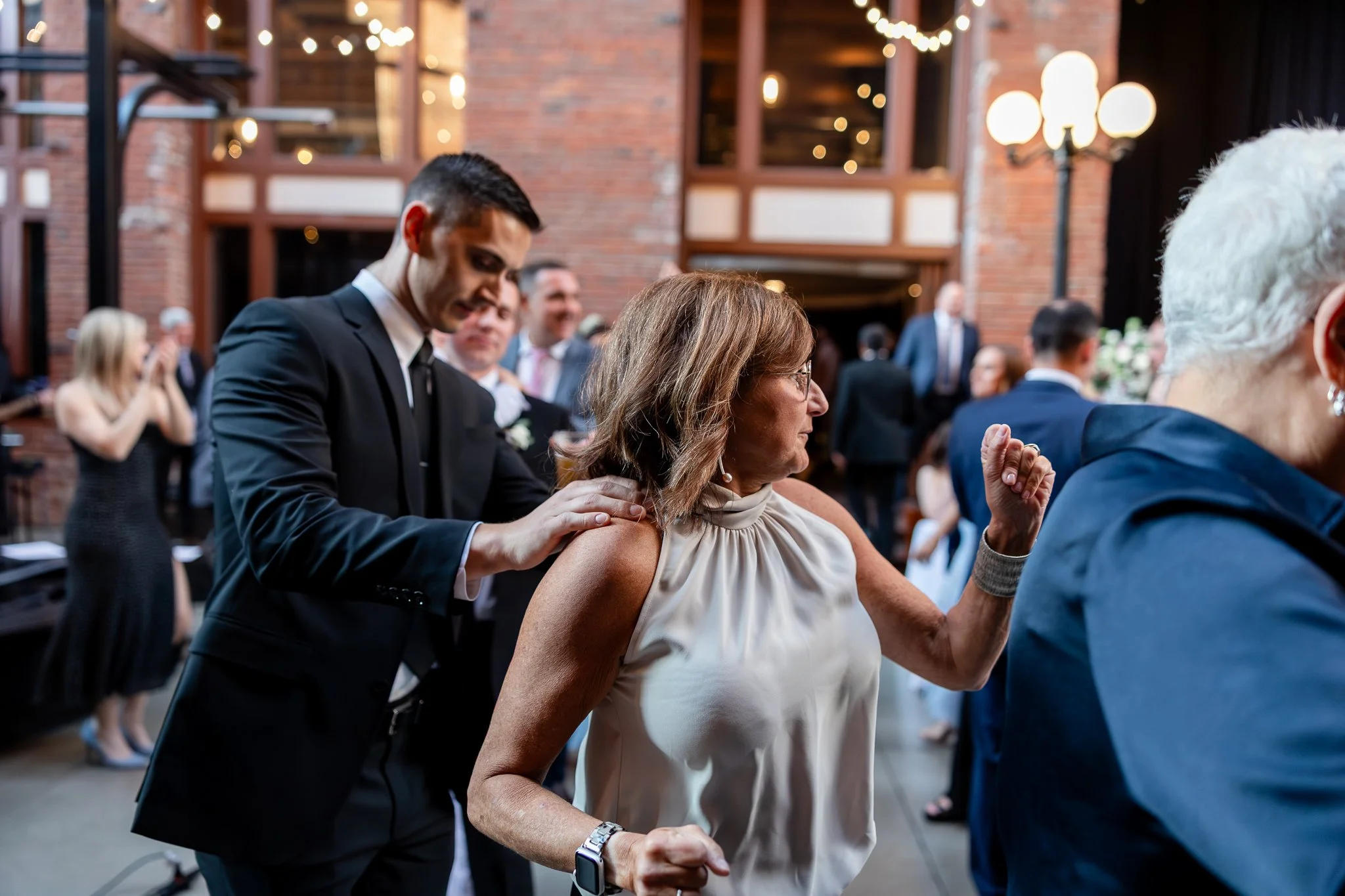 Europa-Court-in-the-Square-Seattle-Wedding-Sarah-Campo-Photography-398.jpg