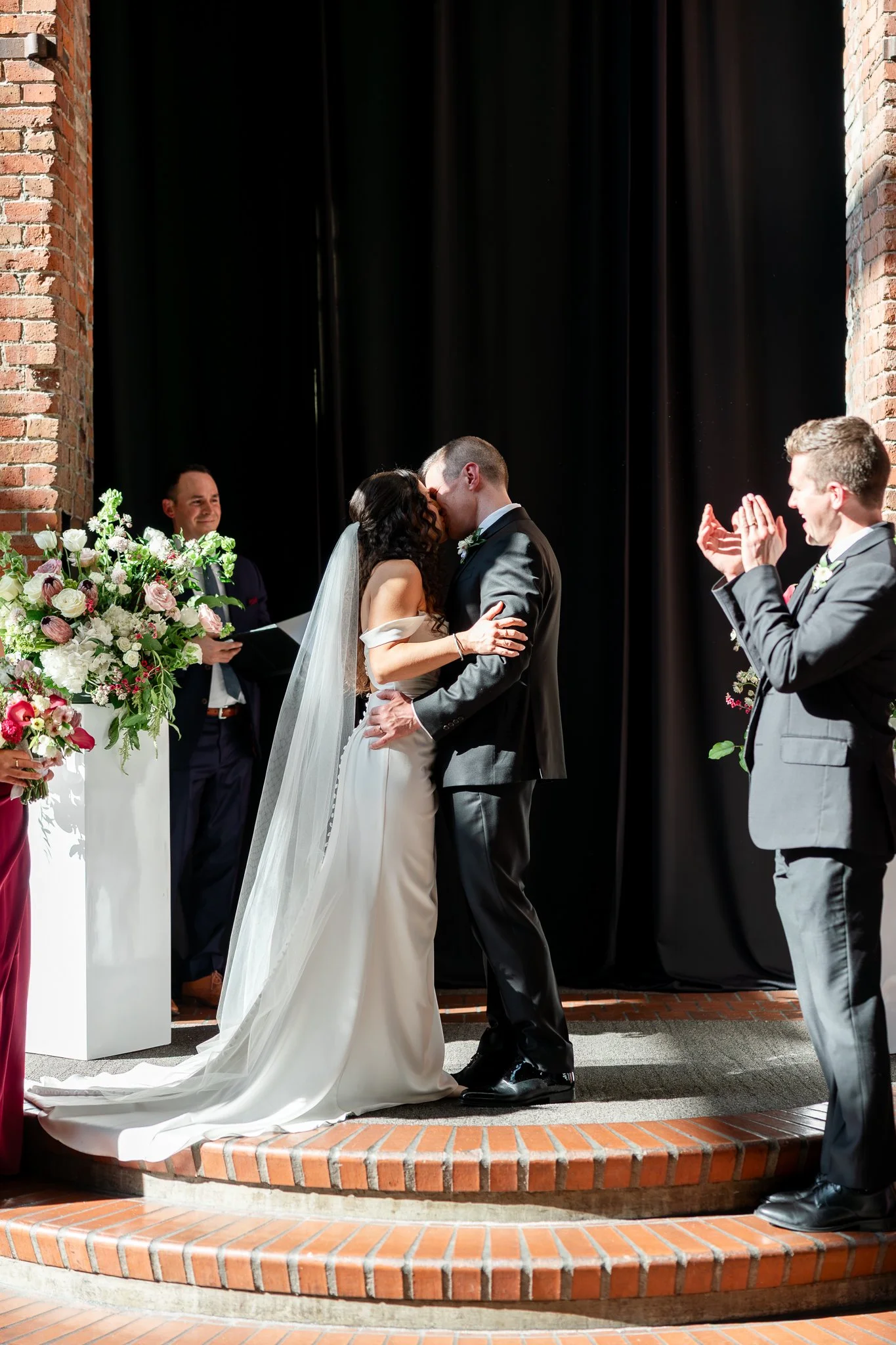 Europa-Court-in-the-Square-Seattle-Wedding-Sarah-Campo-Photography-224.jpg