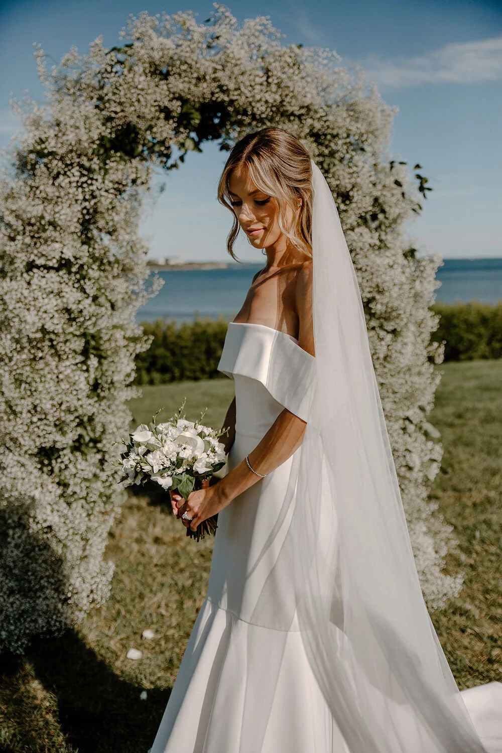 newport-beach-house-rhode-island-wedding-flowers.jpg