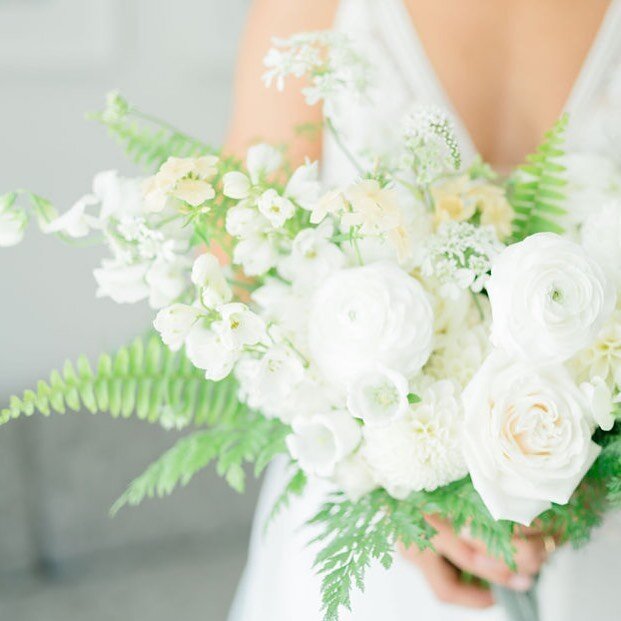 This bouquet was everything, and only shows the half of it 🤍

.

#youngdesigns #newportflorist #newportweddings #newportri #riweddings #weddingbouquet #bridalbouquet #whiteandgreen #blithewold #bellemer #newportbeachhouse #castlehillinn #oceancliffw
