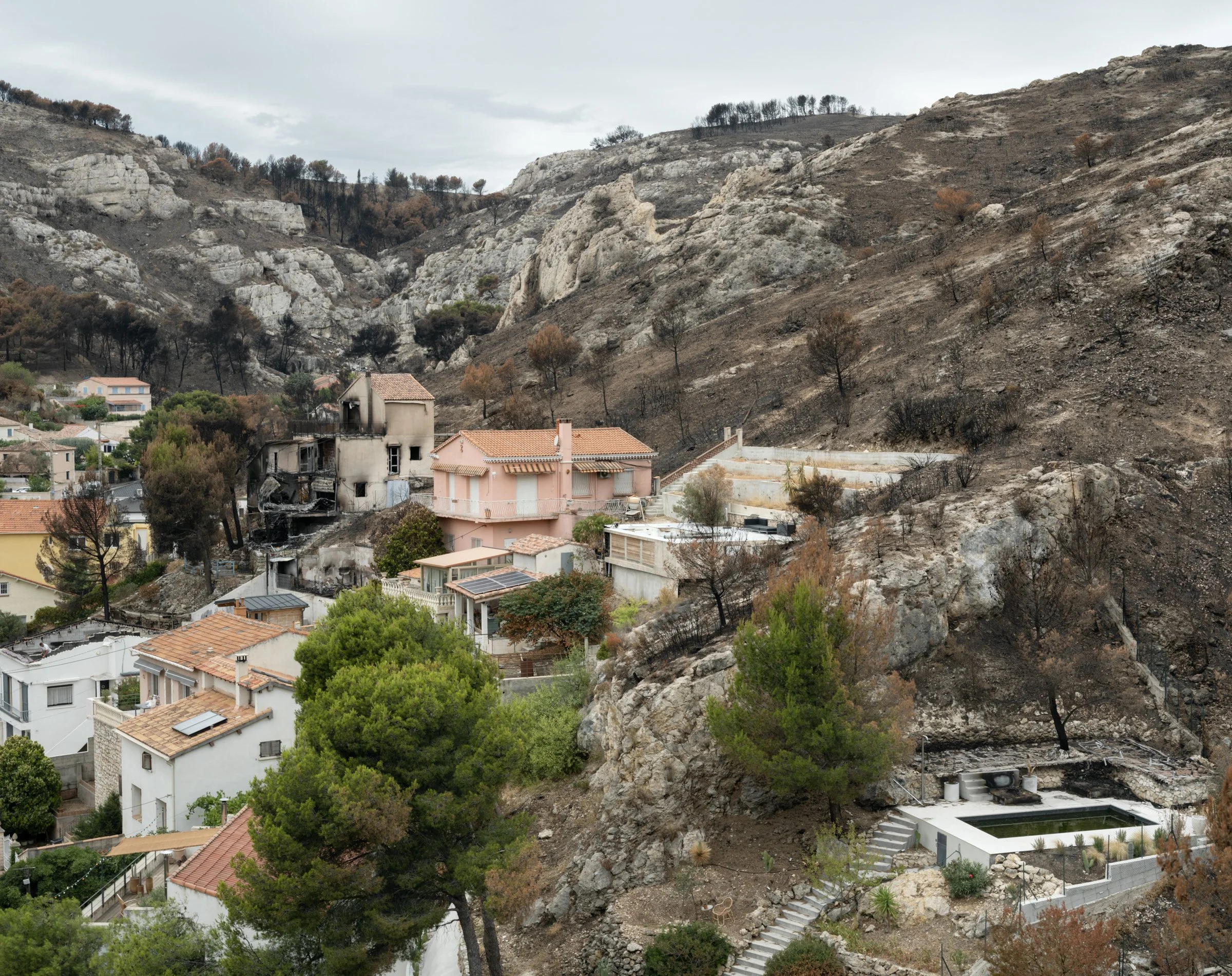 l'estaque_neighborhood_wildfire_01.jpg