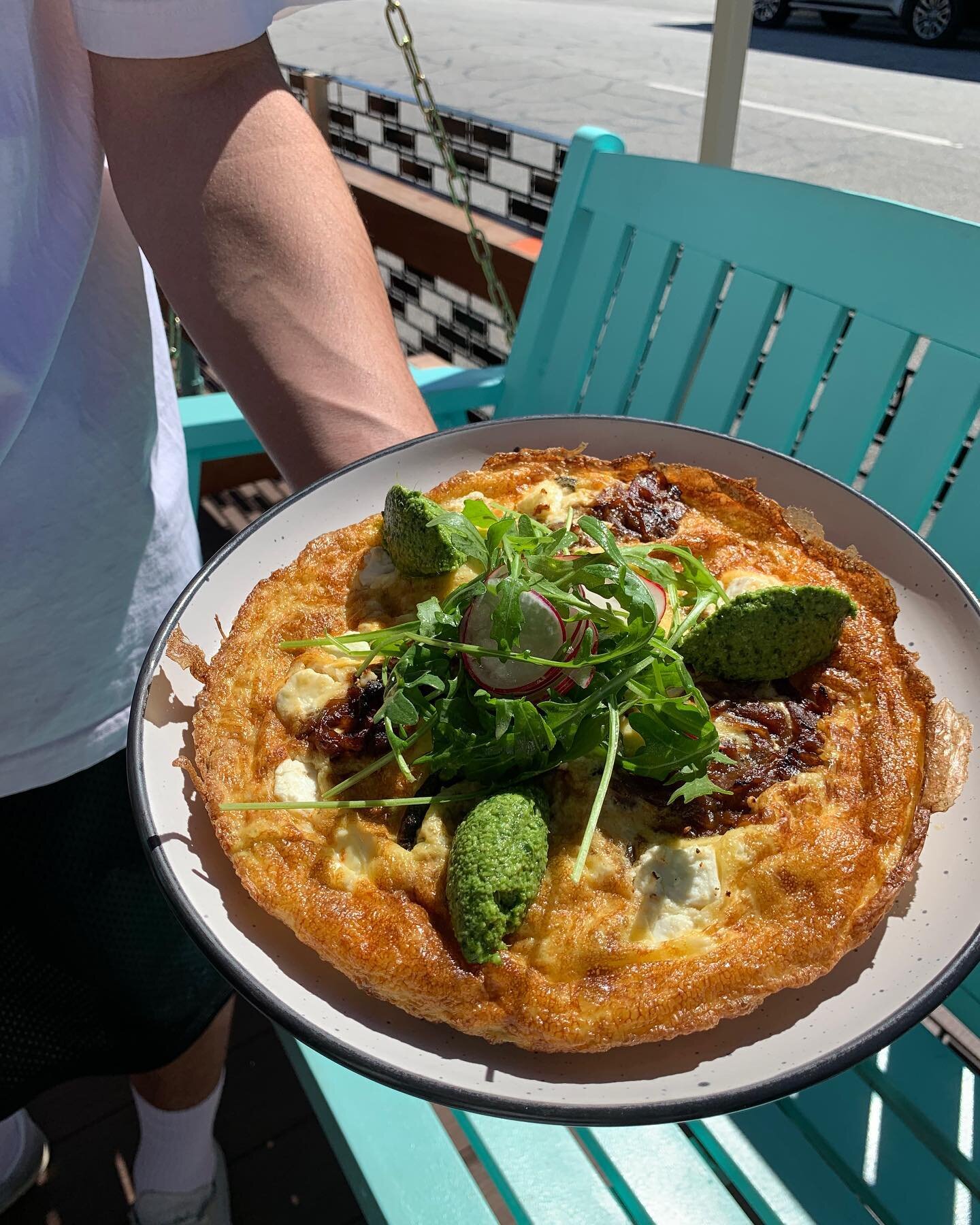 Saturday morning breakfast 🍳 
The Omelette with delicious basil pesto add chorizo for a yummy protein fix!