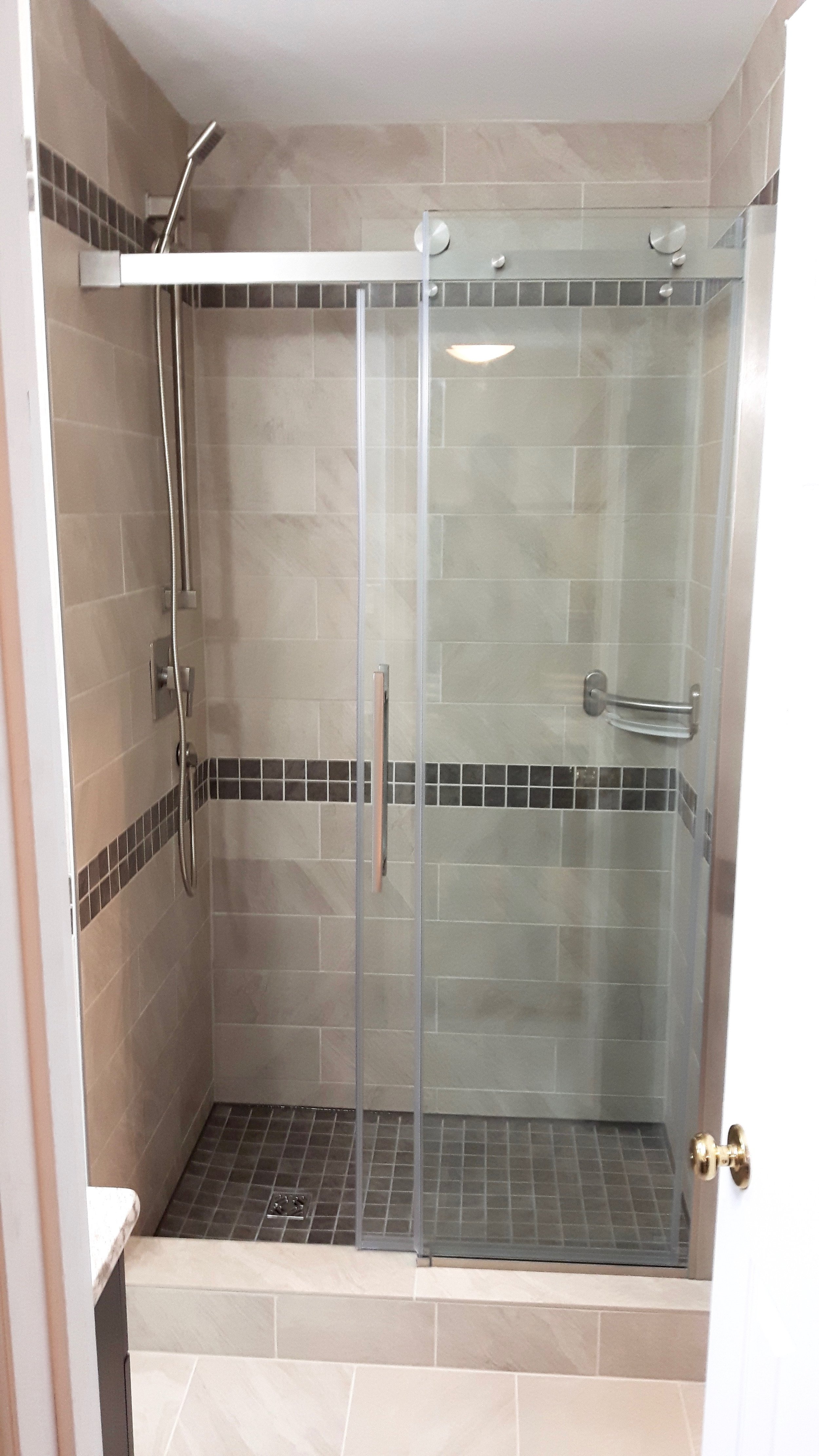 Shower stall with built-in bar/storage shelf