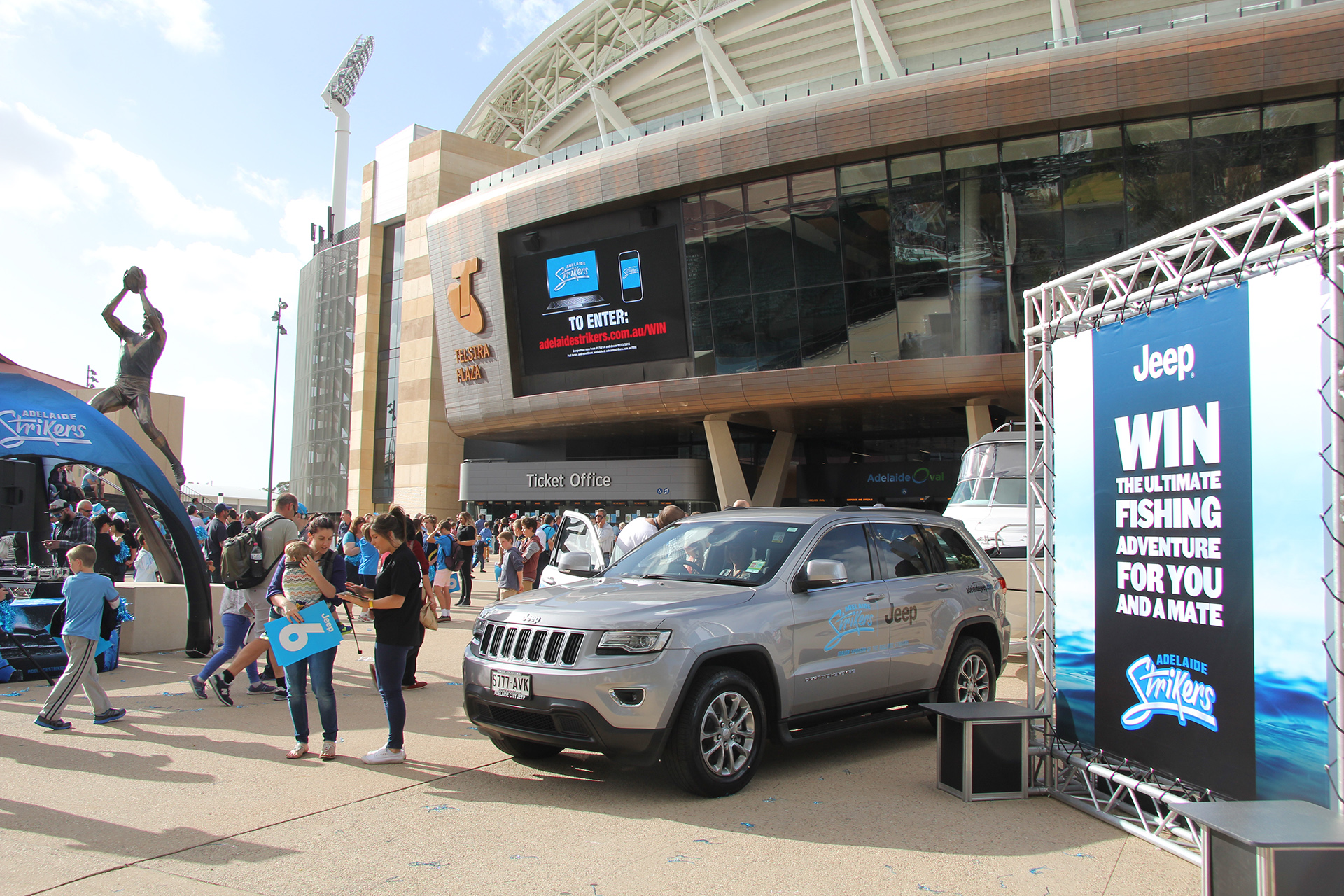 Lumino-Jeep-Strikers-Activation-01.jpg