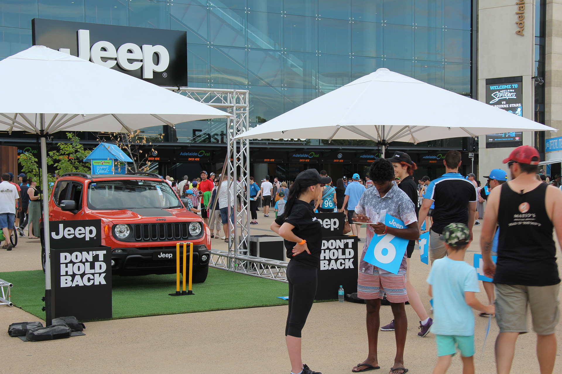 Lumino-Jeep-Strikers-Activation-03.jpg