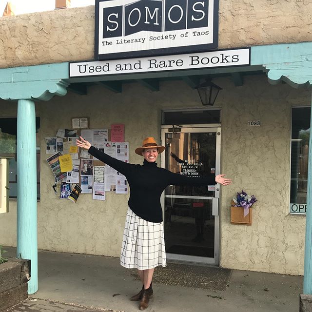 Thank you, Somos, for hosting us in your intimate space. It felt SO GOOD to play surrounded by books and by friends old and new. We&rsquo;d love to be back someday soon. #southwestrevival #taos #bookshop #wordsmatter #somos #oxygenonembers #altfolk #