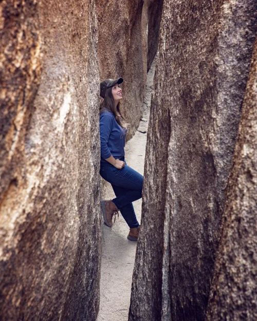 Hall of Horrors SLOT CANYONS (Joshua Tree National Park) — Flying Dawn